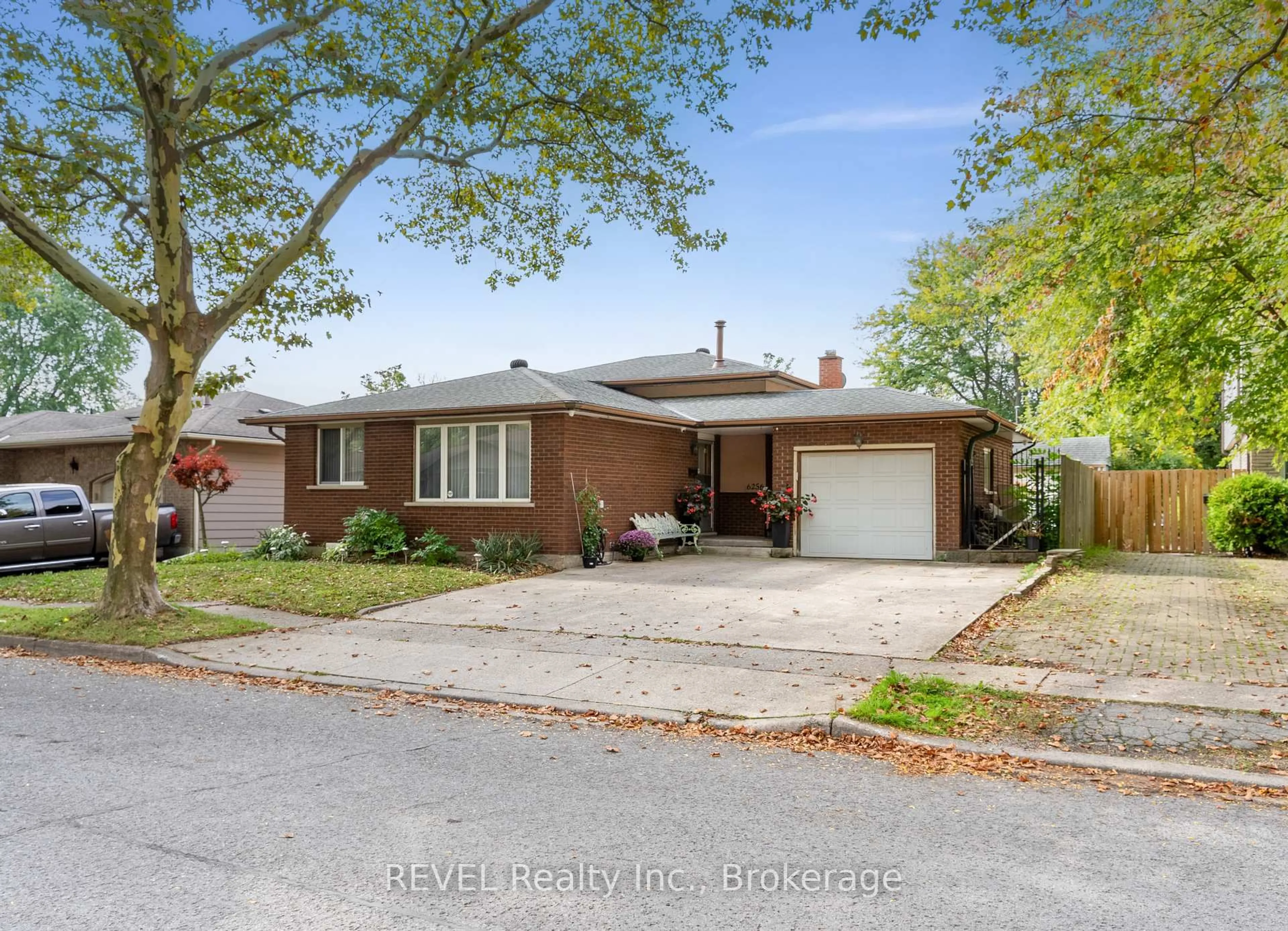Home with brick exterior material, street for 6256 Johnson Dr, Niagara Falls Ontario L2J 3J5