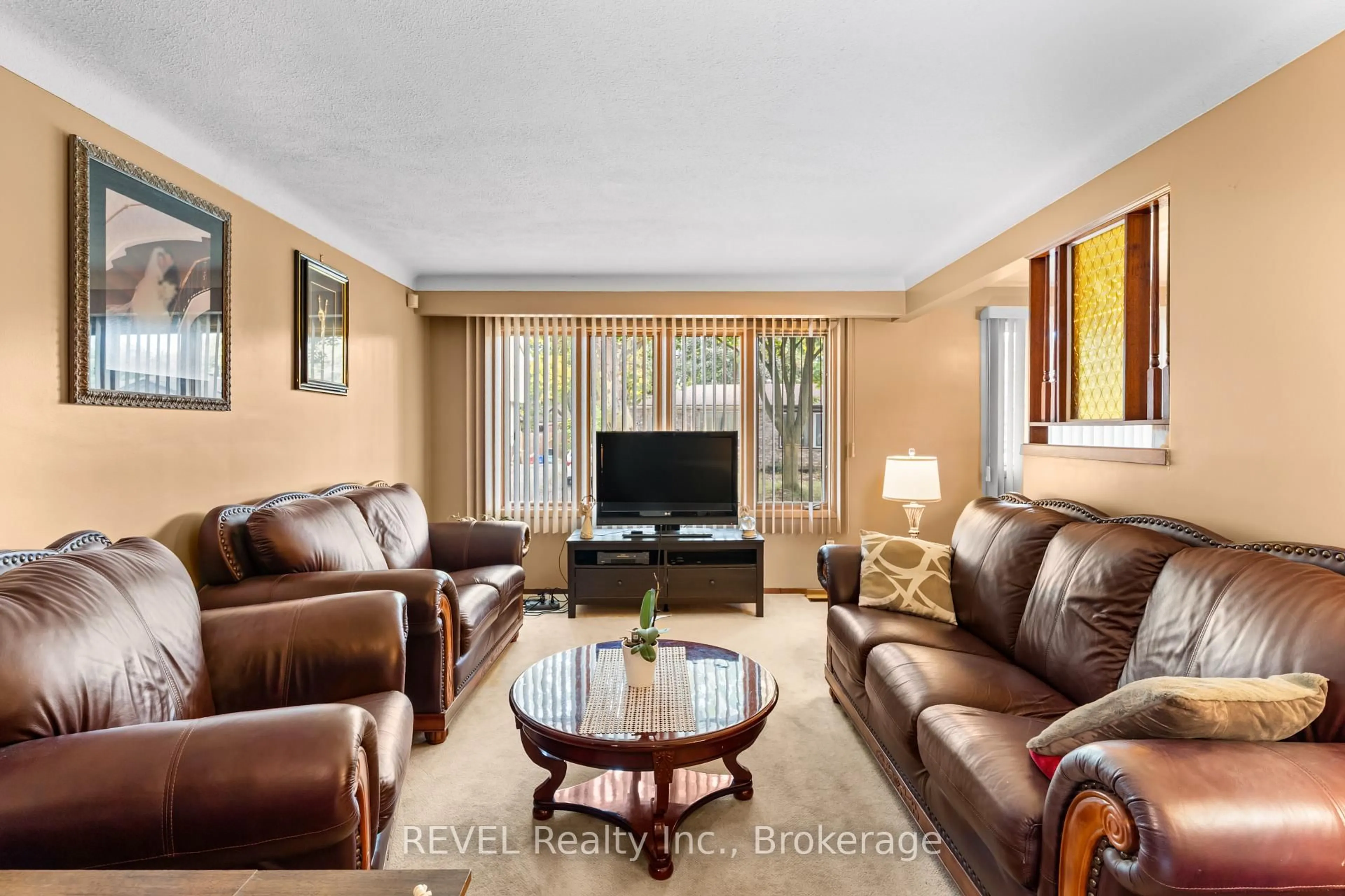 Living room with furniture, unknown for 6256 Johnson Dr, Niagara Falls Ontario L2J 3J5