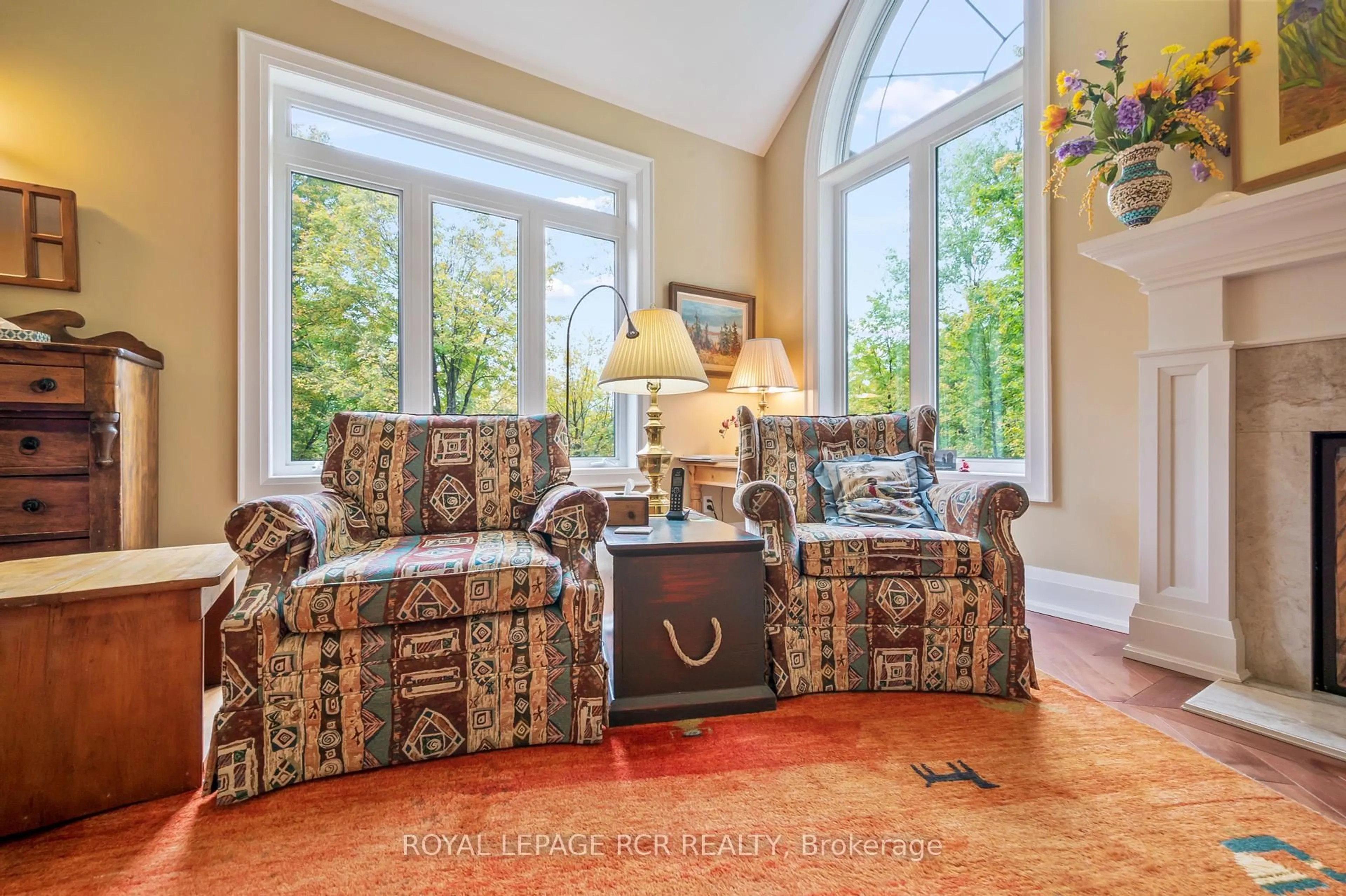 Living room with furniture, carpet floor for 9245 Wellington 124 Rd, Erin Ontario N1H 6H7