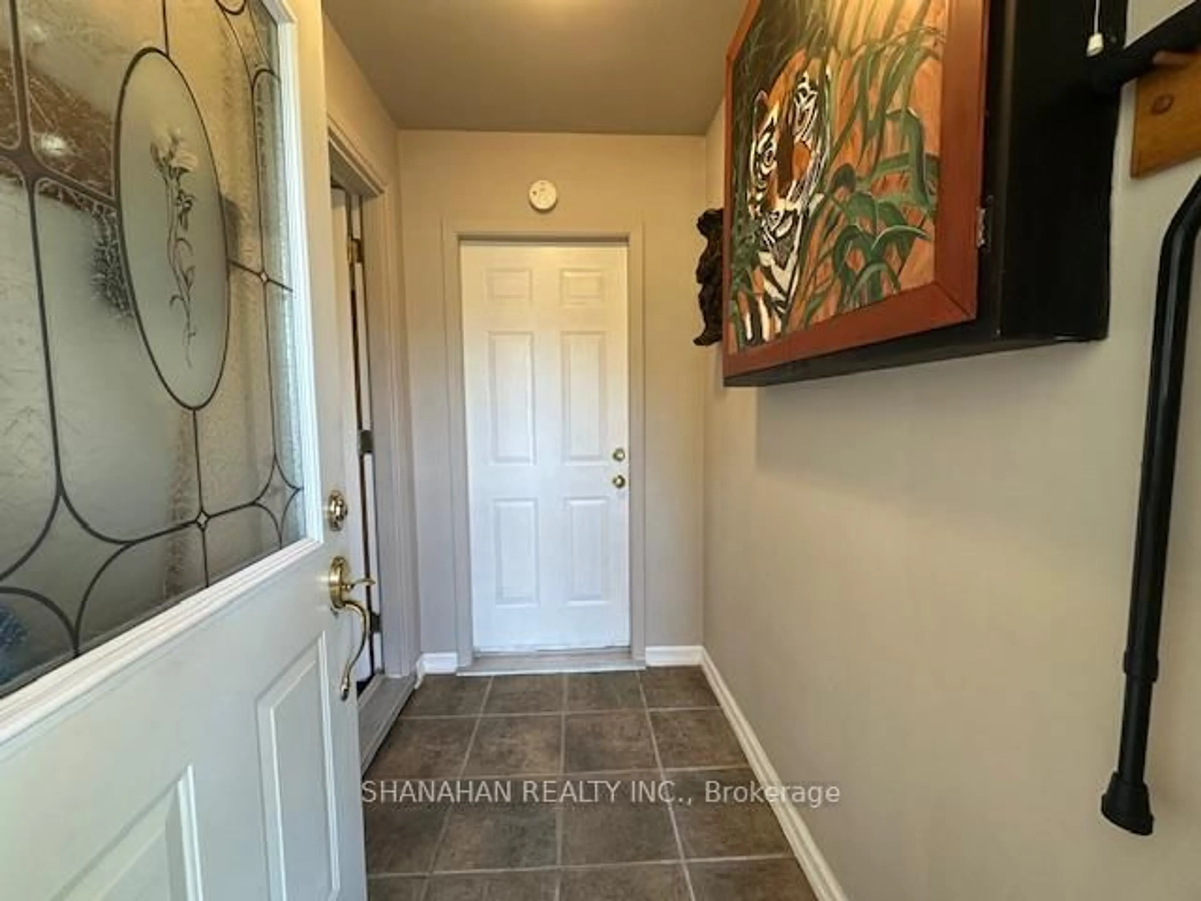 Indoor entryway for 575 Front St, Warwick Ontario N0M 2S0