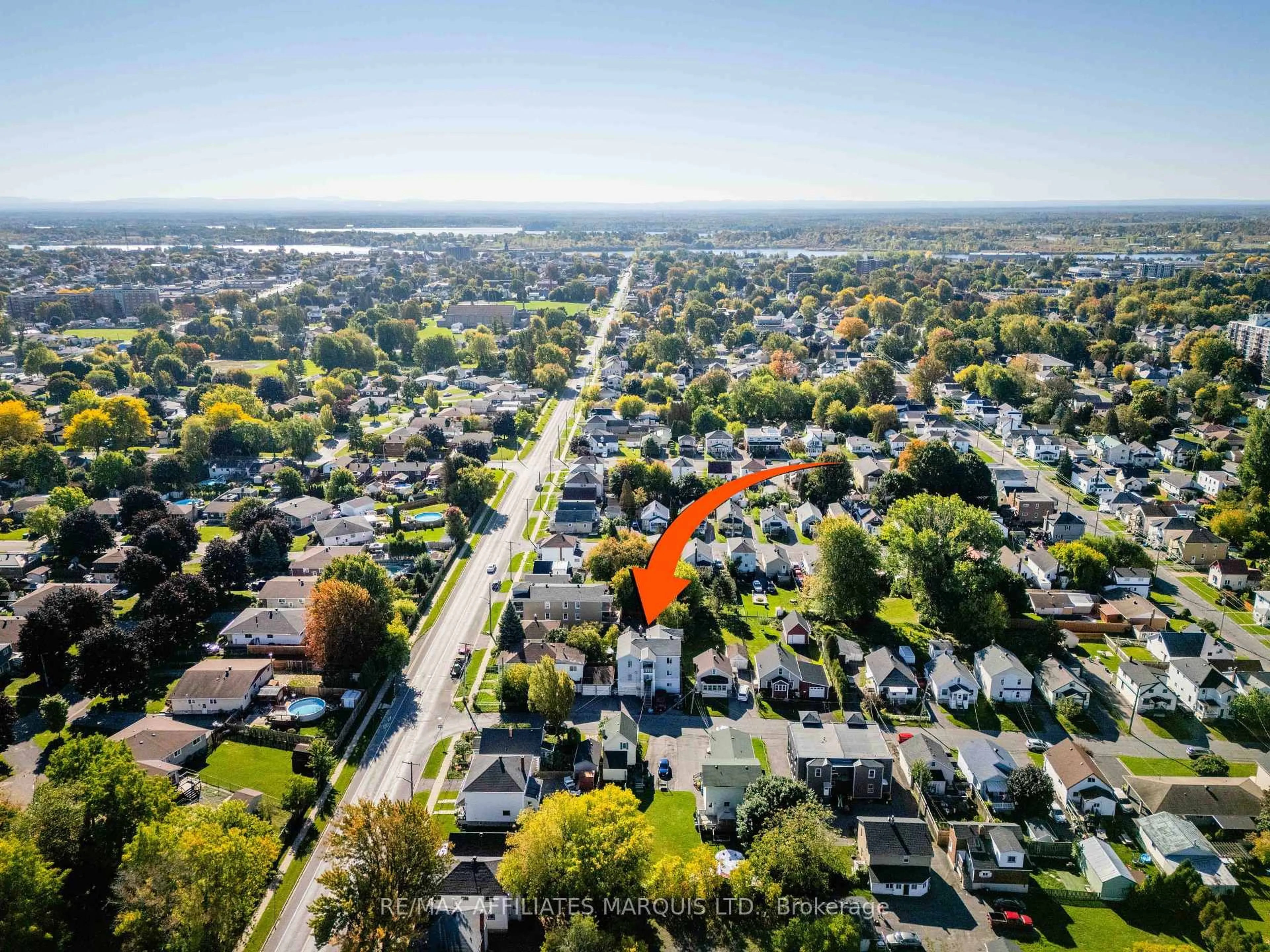 A pic from outside/outdoor area/front of a property/back of a property/a pic from drone, street for 454 Eighth St, Cornwall Ontario K6H 2T2