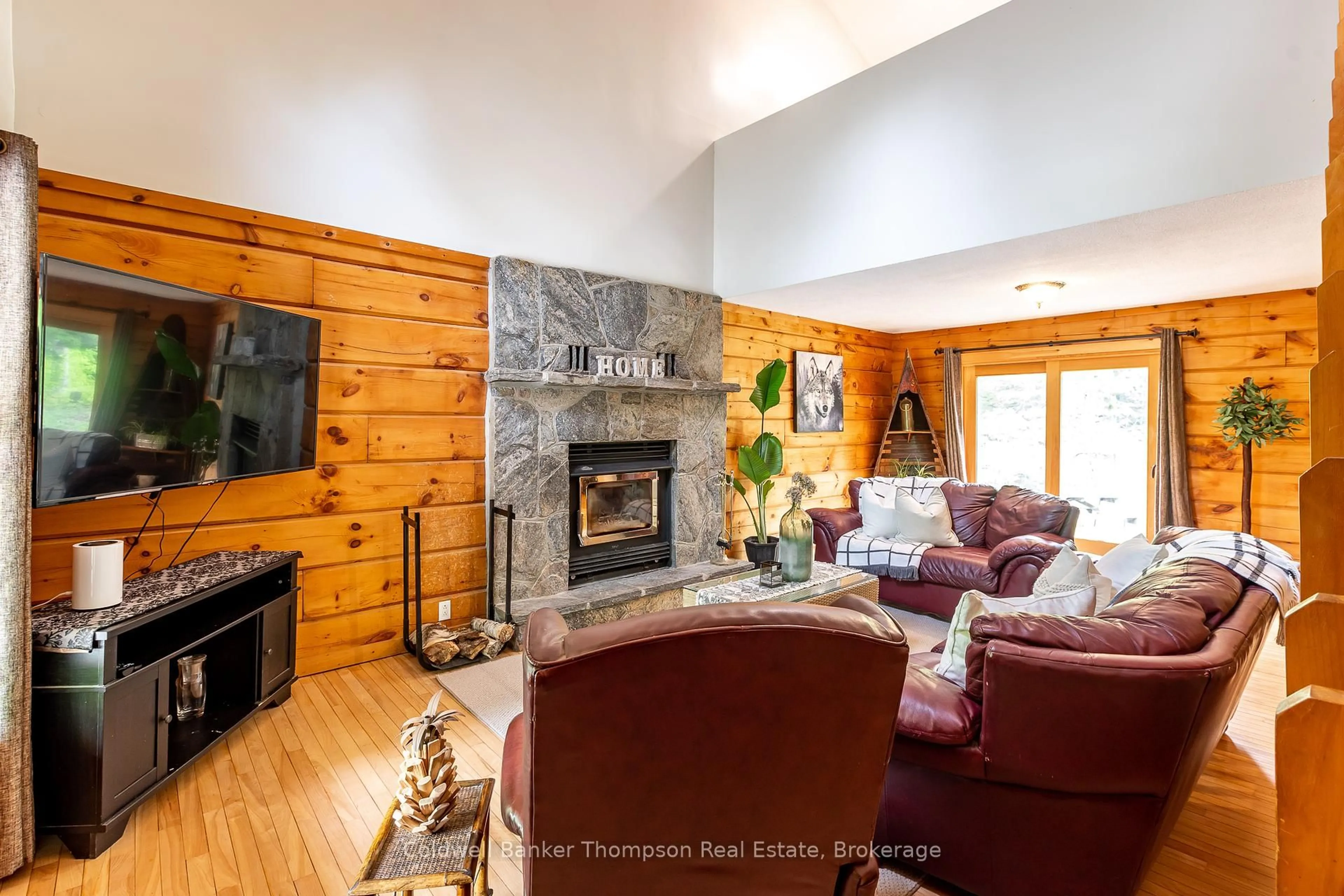 Living room with furniture, wood/laminate floor for 1626 Port Cunnington Rd, Lake of Bays Ontario P0A 1H0