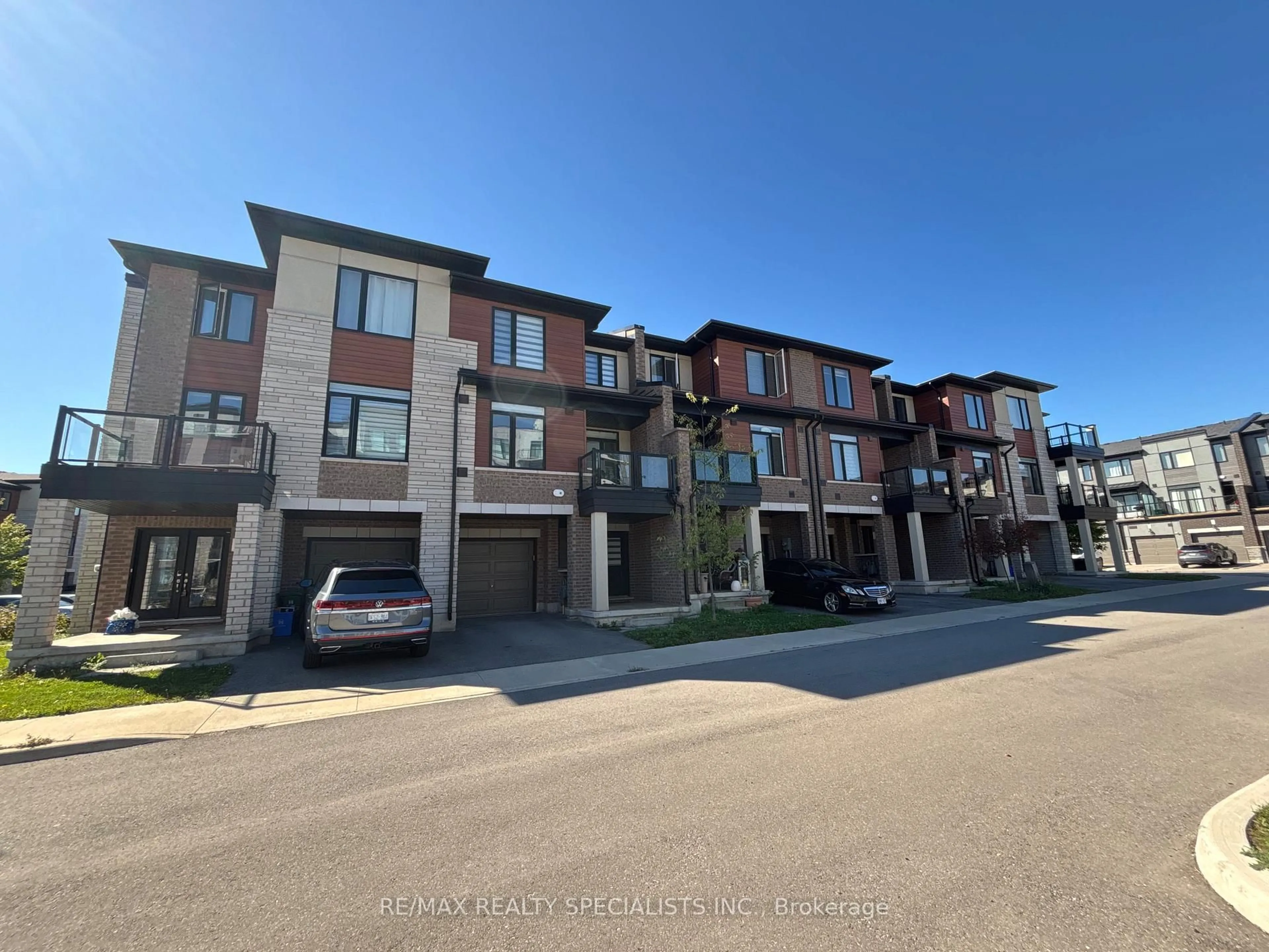 A pic from outside/outdoor area/front of a property/back of a property/a pic from drone, street for 590 North Service Rd #135, Hamilton Ontario L8E 0K5