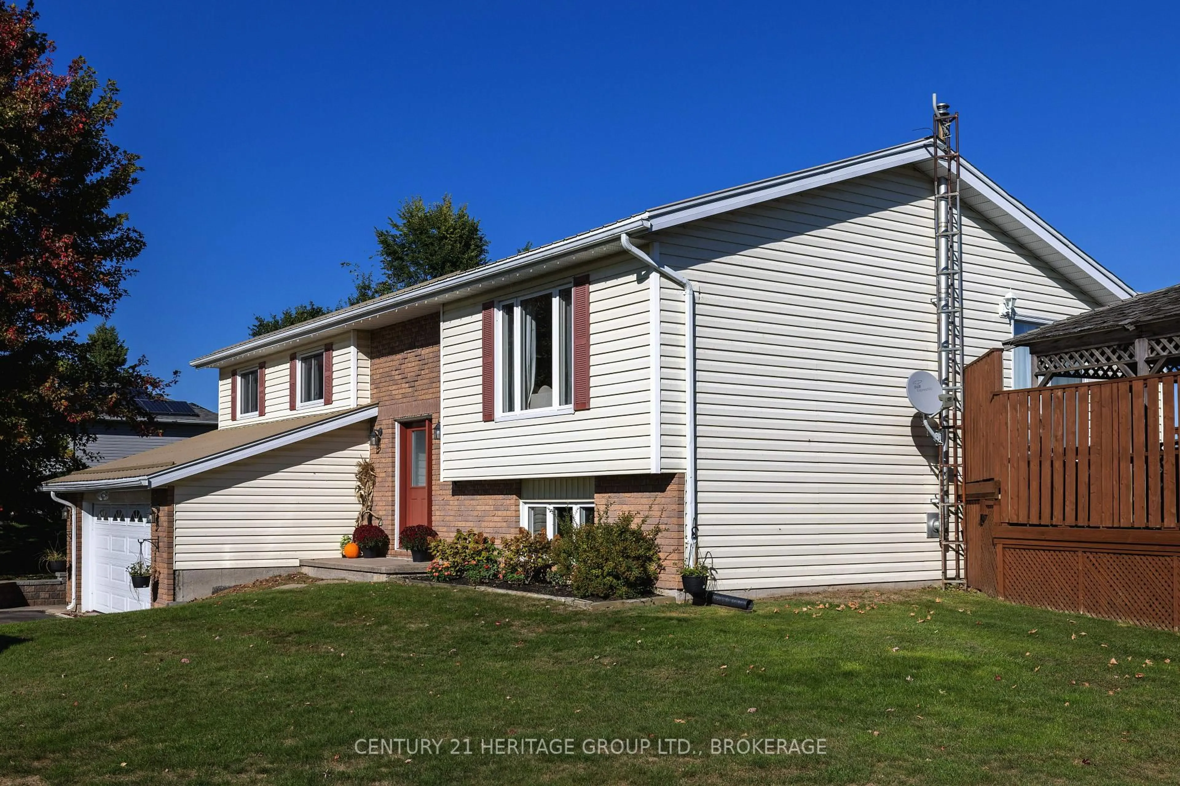 Home with vinyl exterior material, street for 4376 Wilmer Rd, Perth Road Ontario K0H 2L0