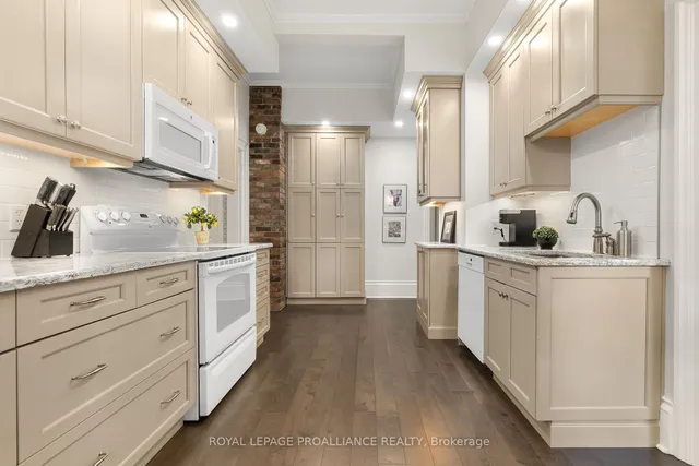 103 Bridge St, Prince Edward County 3