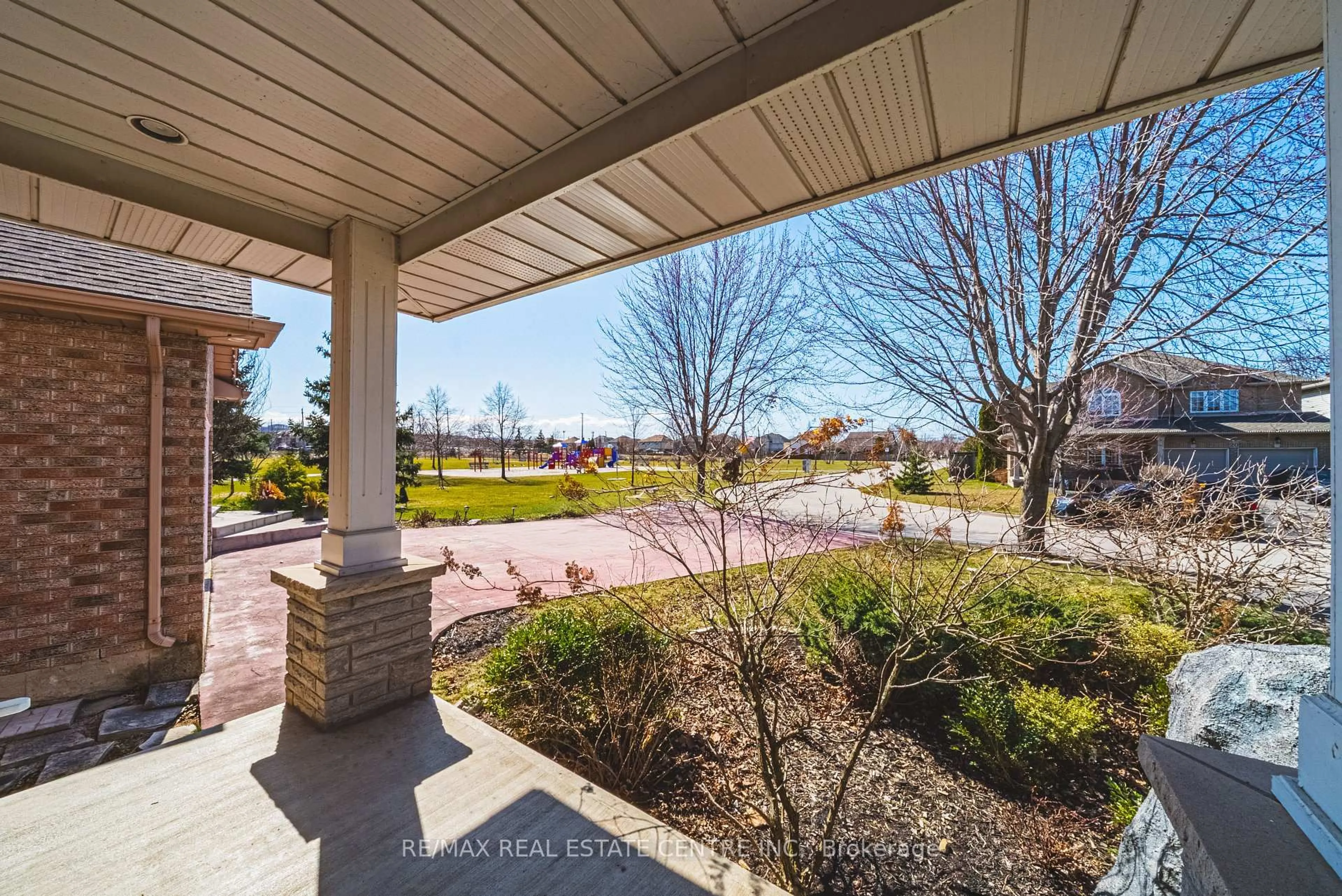 Patio, street for 19 Liuna Crt, Hamilton Ontario L8E 5Z1