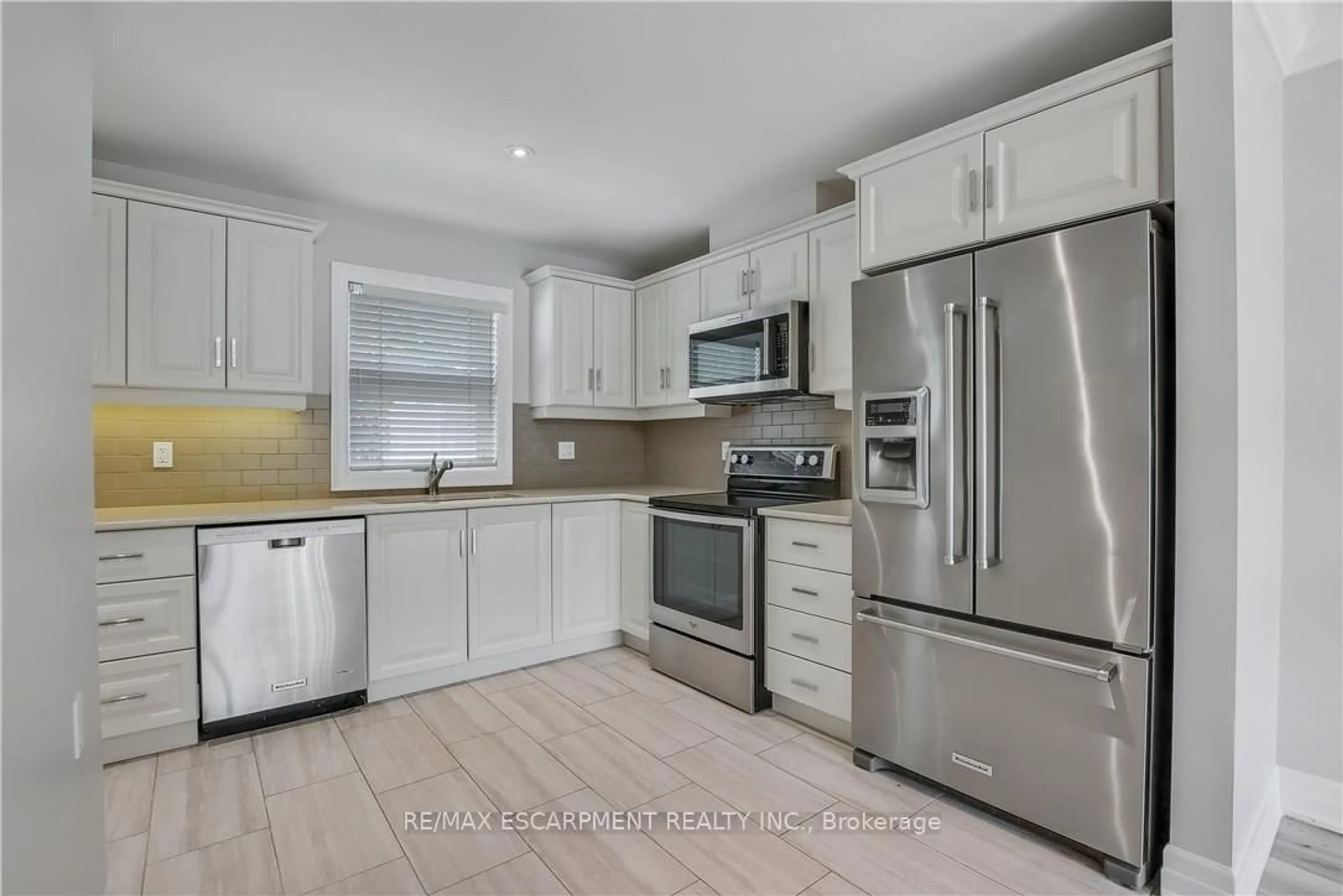 Open concept kitchen, ceramic/tile floor for 47 SZOLLOSY Circ, Hamilton Ontario L9B 1T8