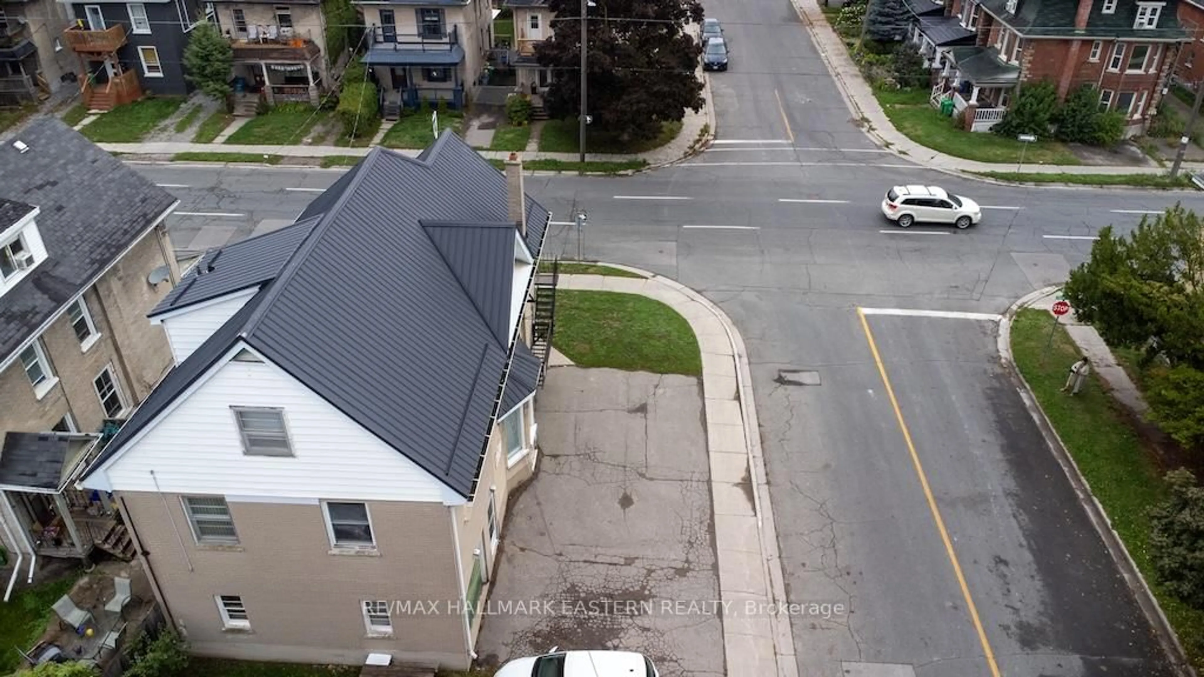 A pic from outside/outdoor area/front of a property/back of a property/a pic from drone, street for 203 Park St, Peterborough Ontario K9J 3P7