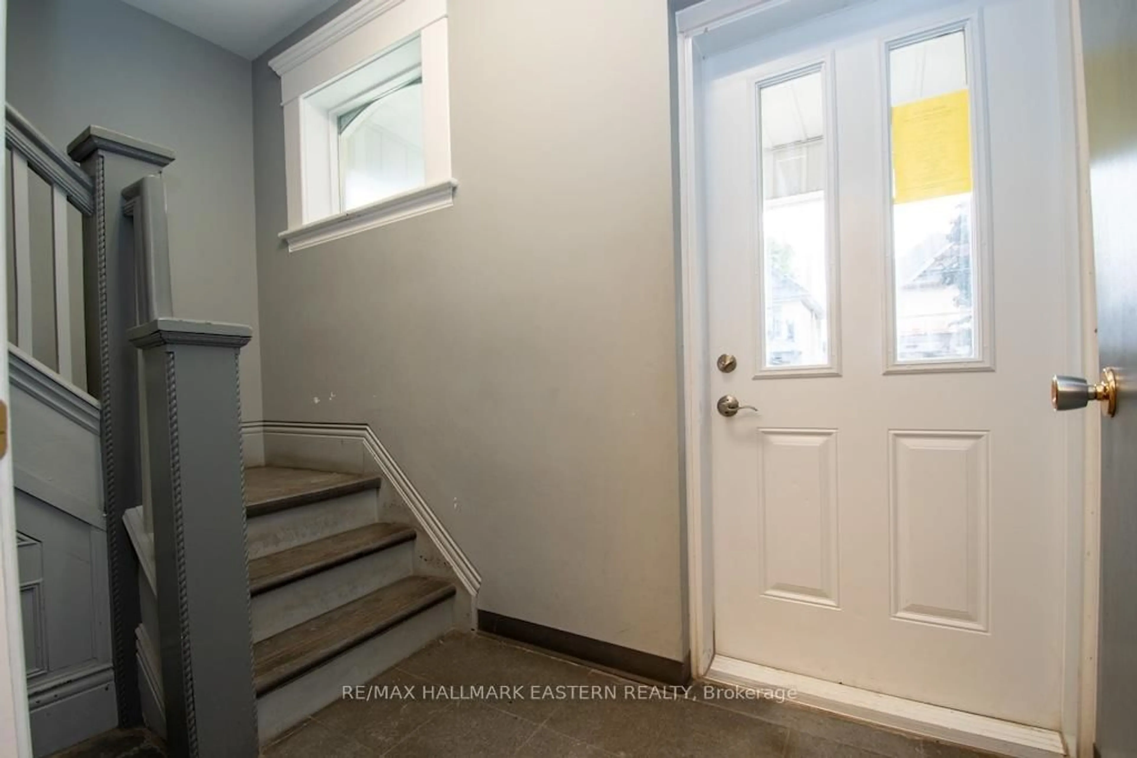 Indoor entryway for 203 Park St, Peterborough Ontario K9J 3P7