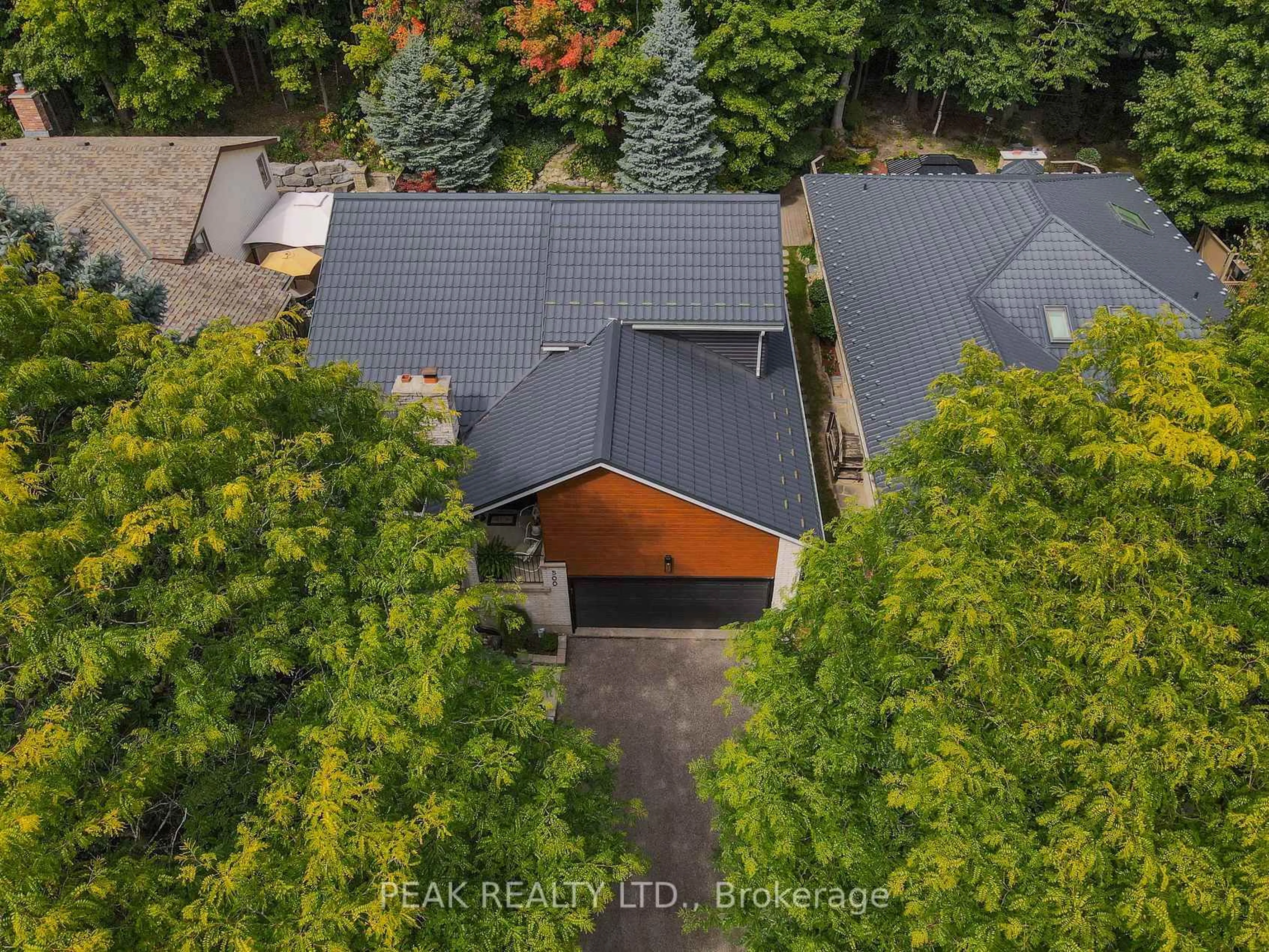 A pic from outside/outdoor area/front of a property/back of a property/a pic from drone, street for 500 Foxhill Pl, Waterloo Ontario N2T 1X7
