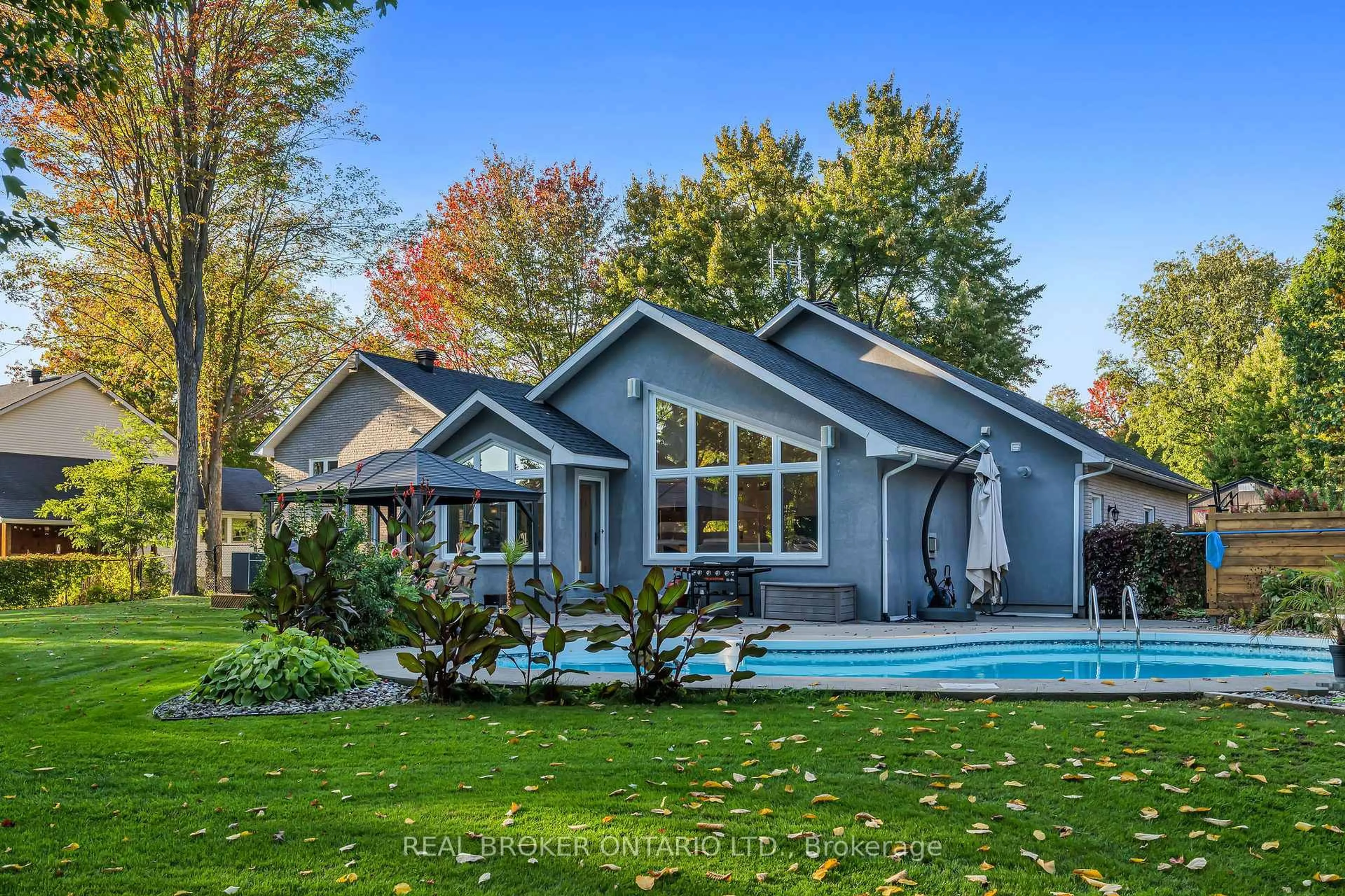 Home with vinyl exterior material, water/lake/river/ocean view for 3603 Delson Dr, Navan Ontario K4B 1K5