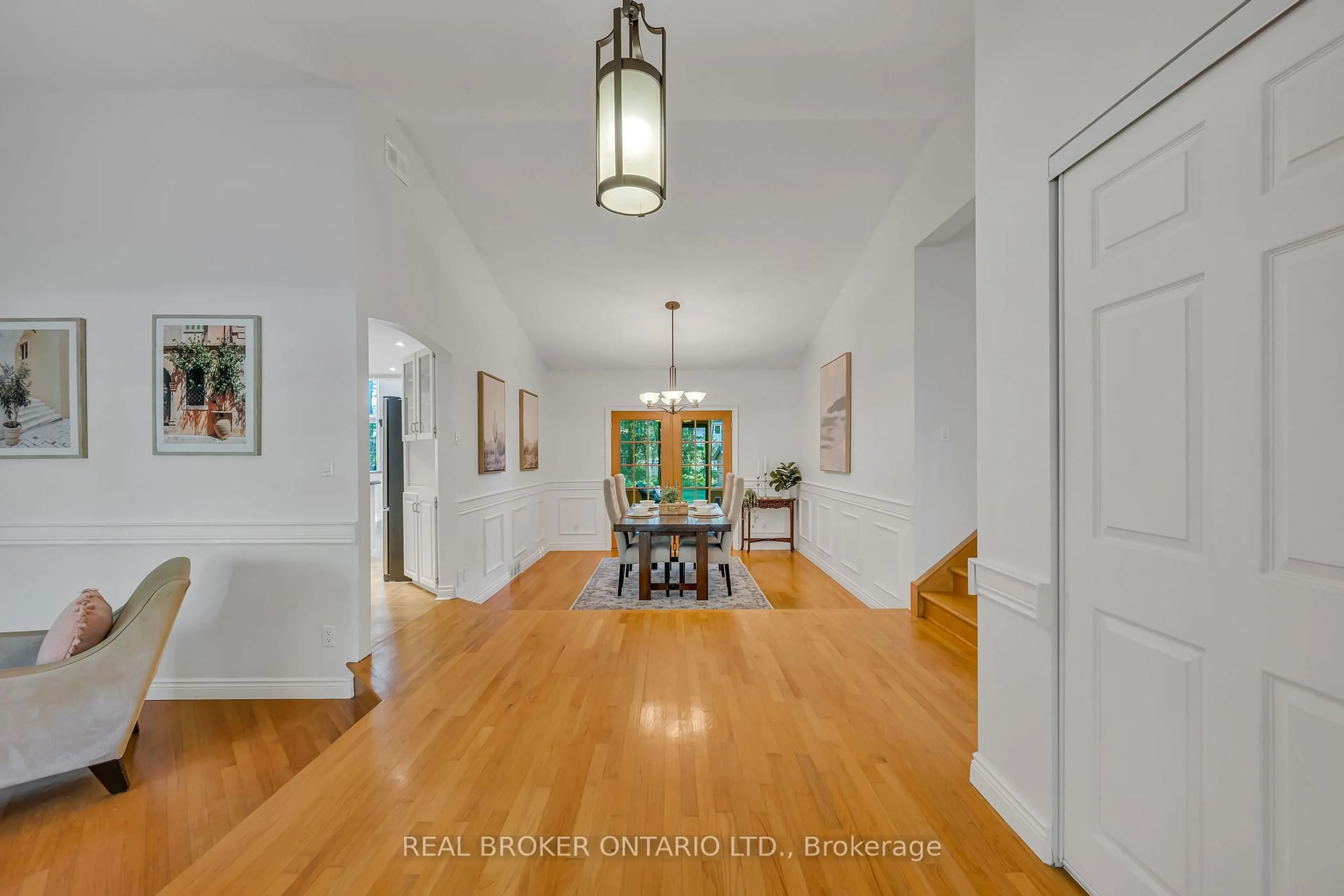 Indoor foyer for 3603 Delson Dr, Navan Ontario K4B 1K5