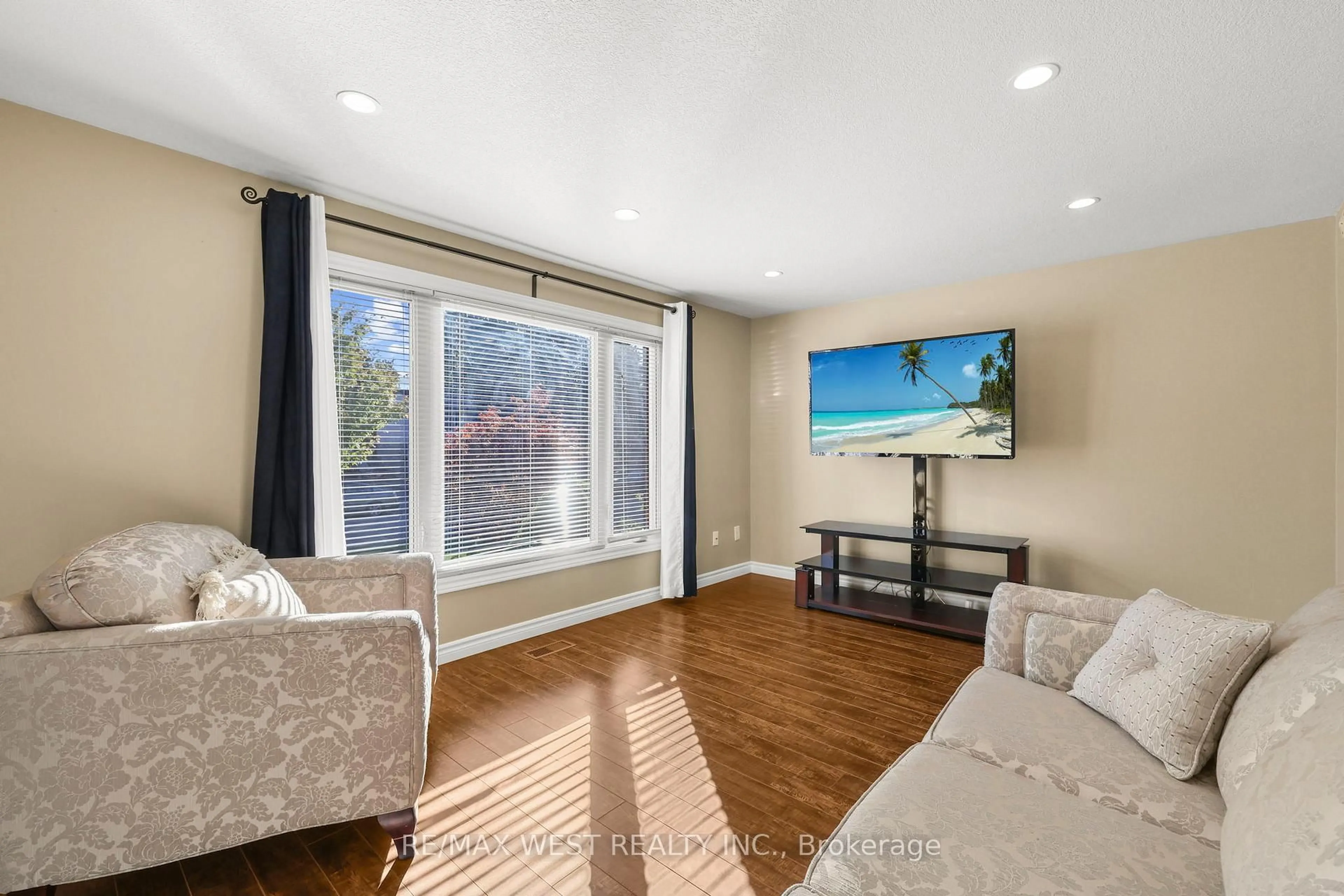 Living room with furniture, unknown for 78 Chalmers St, Cambridge Ontario N1R 6A6