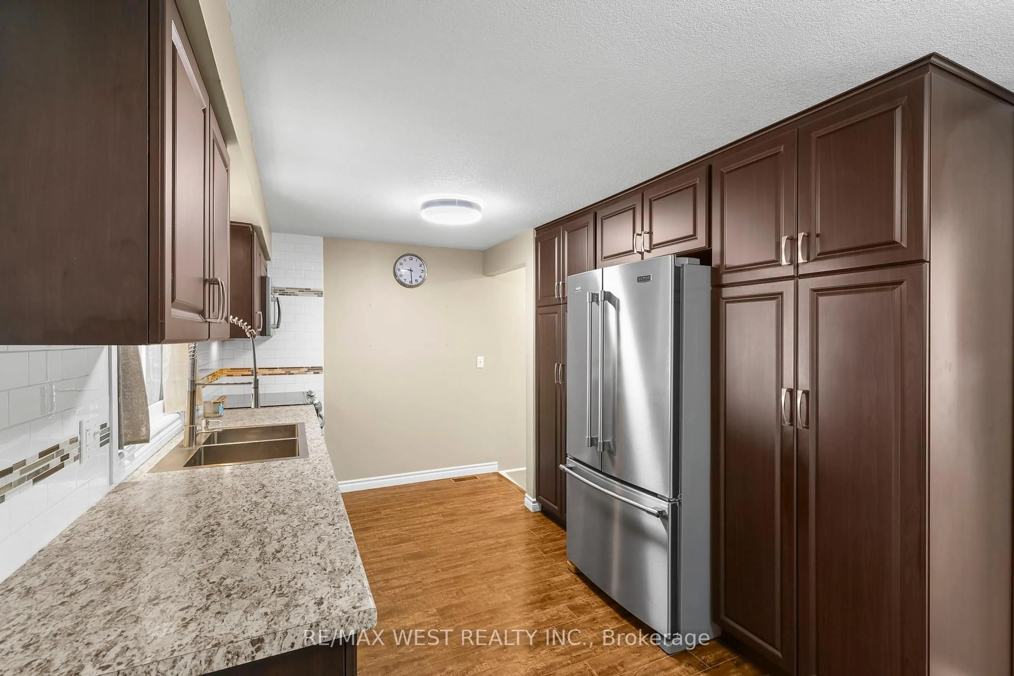 Standard kitchen, unknown for 78 Chalmers St, Cambridge Ontario N1R 6A6