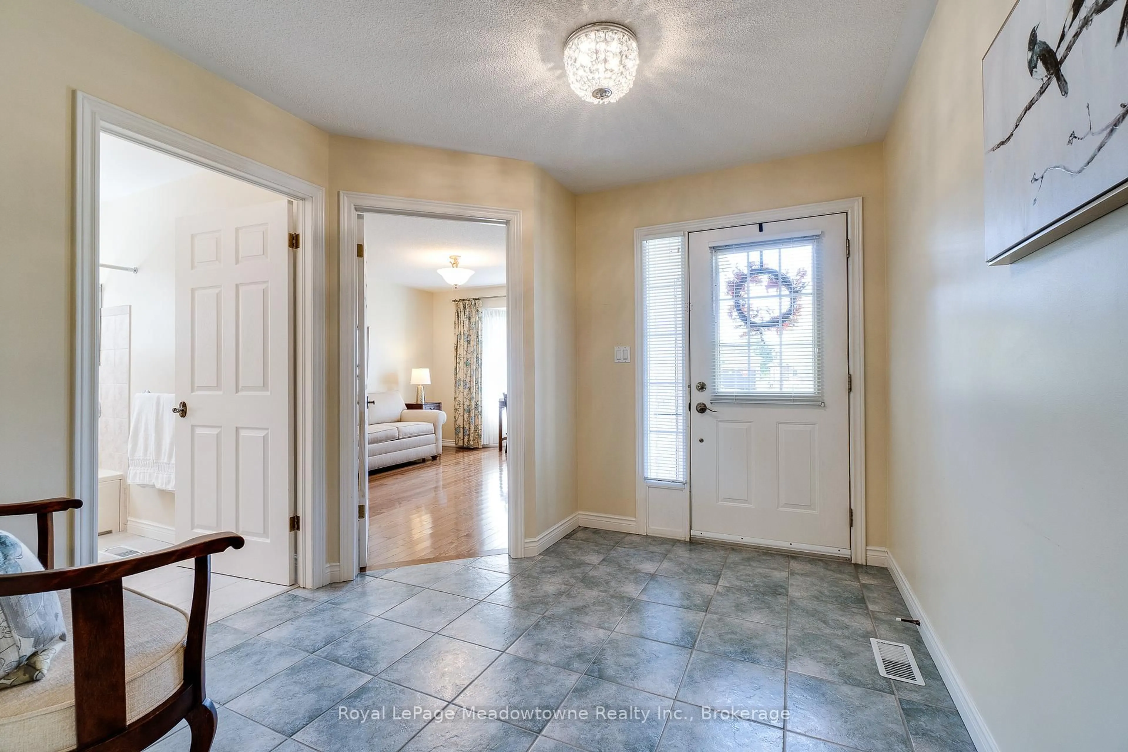 Indoor entryway for 20 Arbordale Walk, Guelph Ontario N1C 4X7