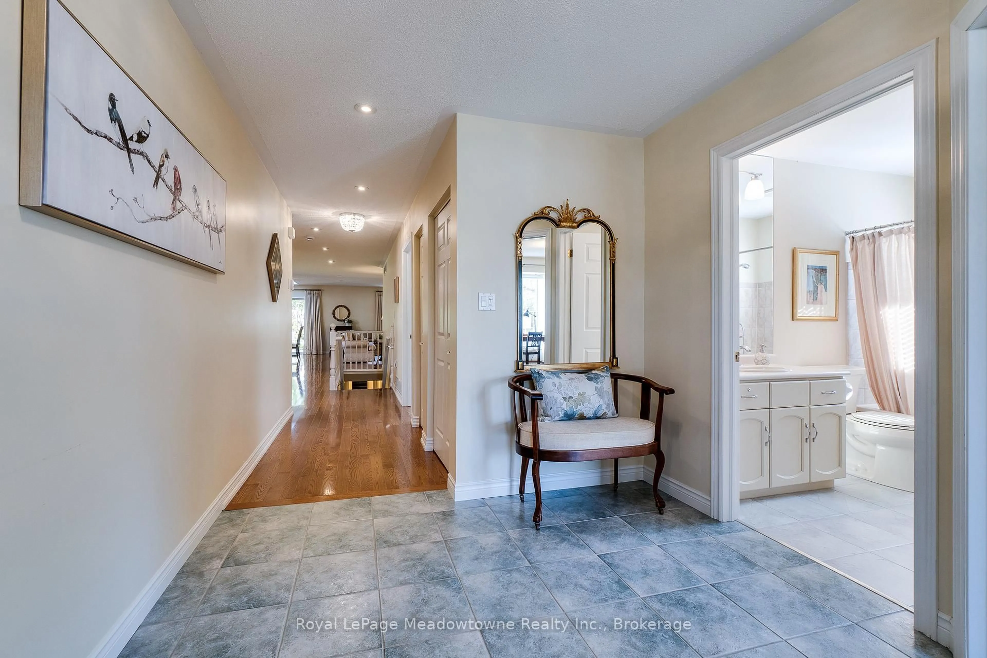 Indoor entryway for 20 Arbordale Walk, Guelph Ontario N1C 4X7
