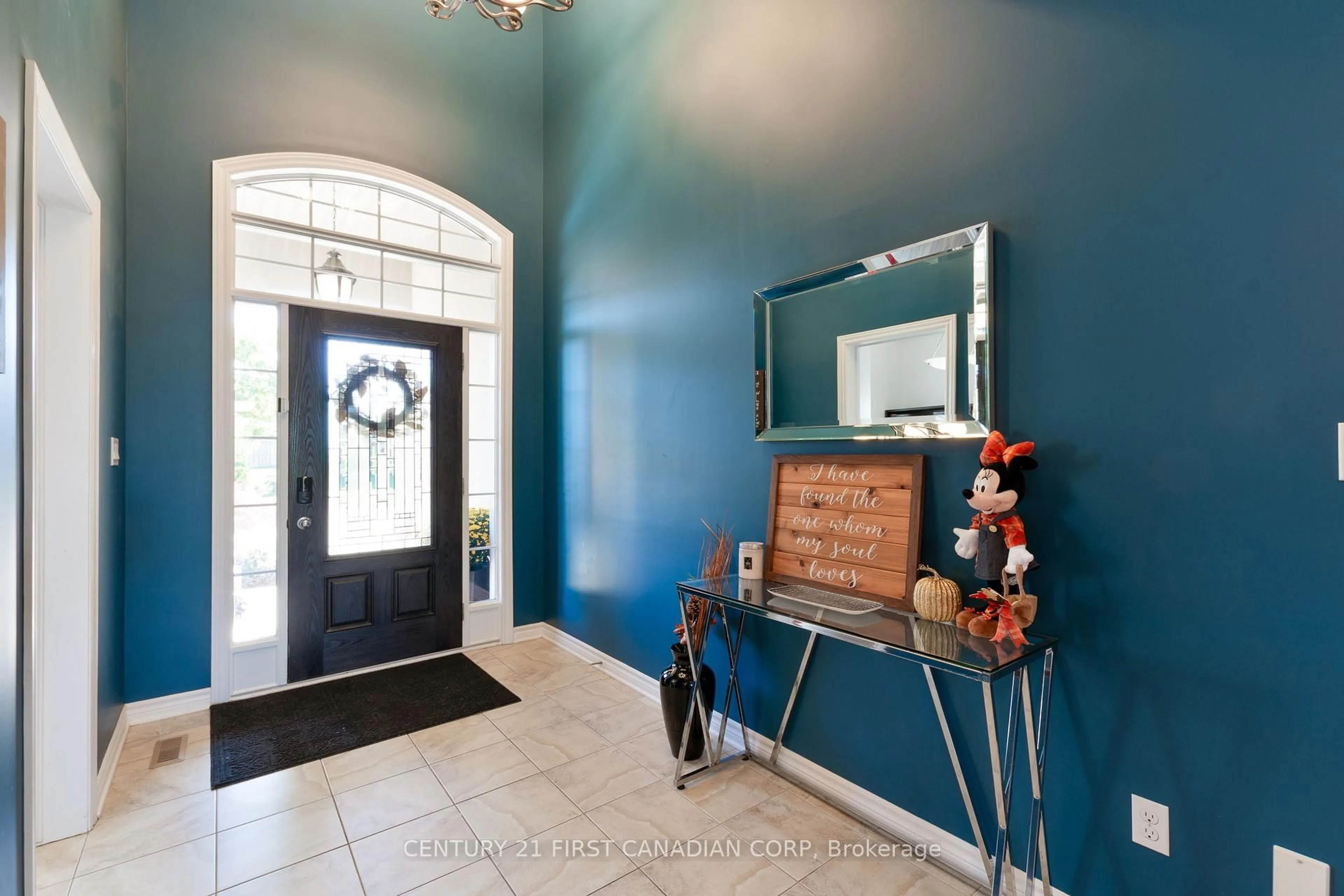 Indoor entryway for 6 Noble Lane, St. Thomas Ontario N5R 0C4