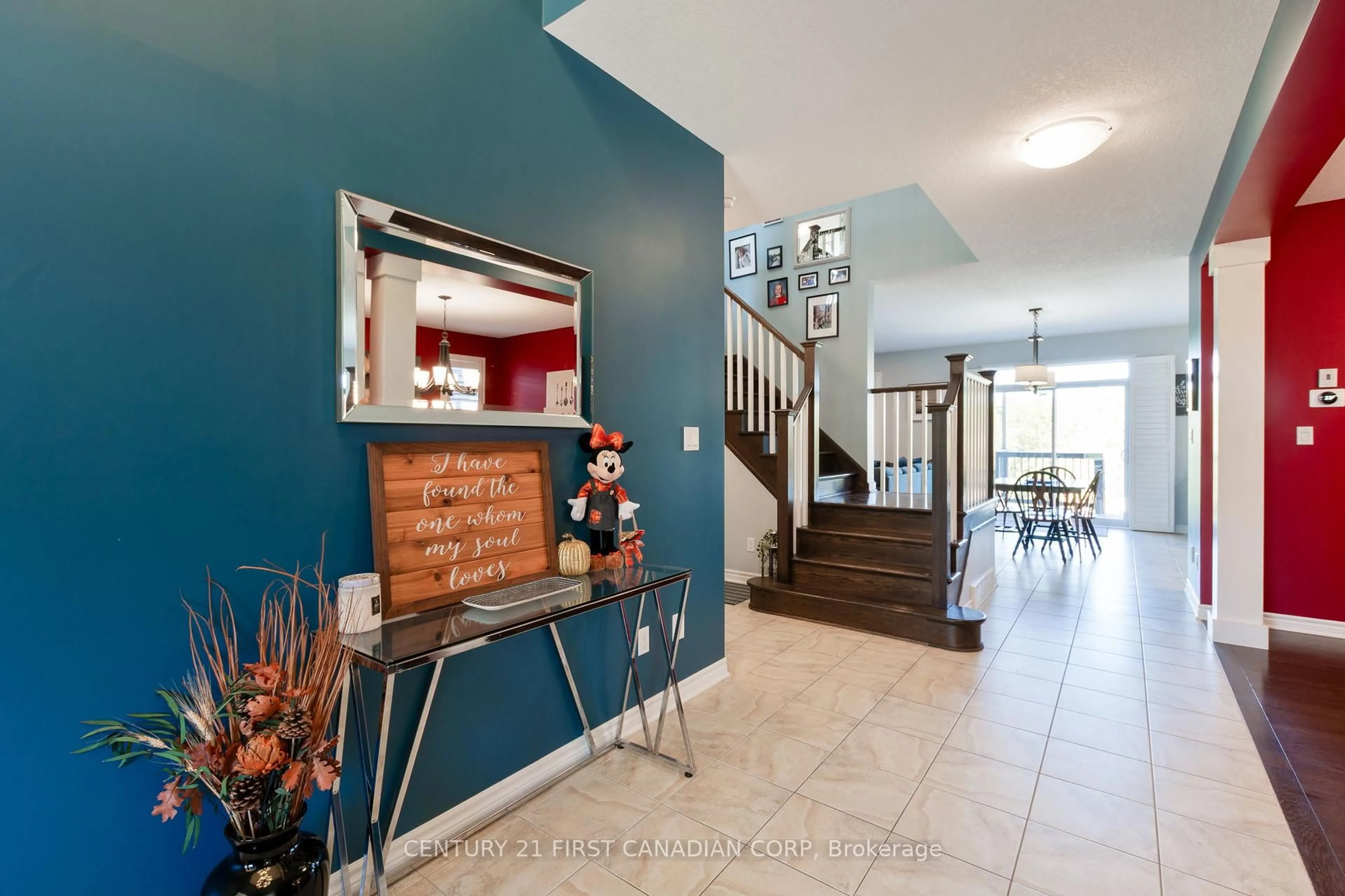 Indoor entryway for 6 Noble Lane, St. Thomas Ontario N5R 0C4