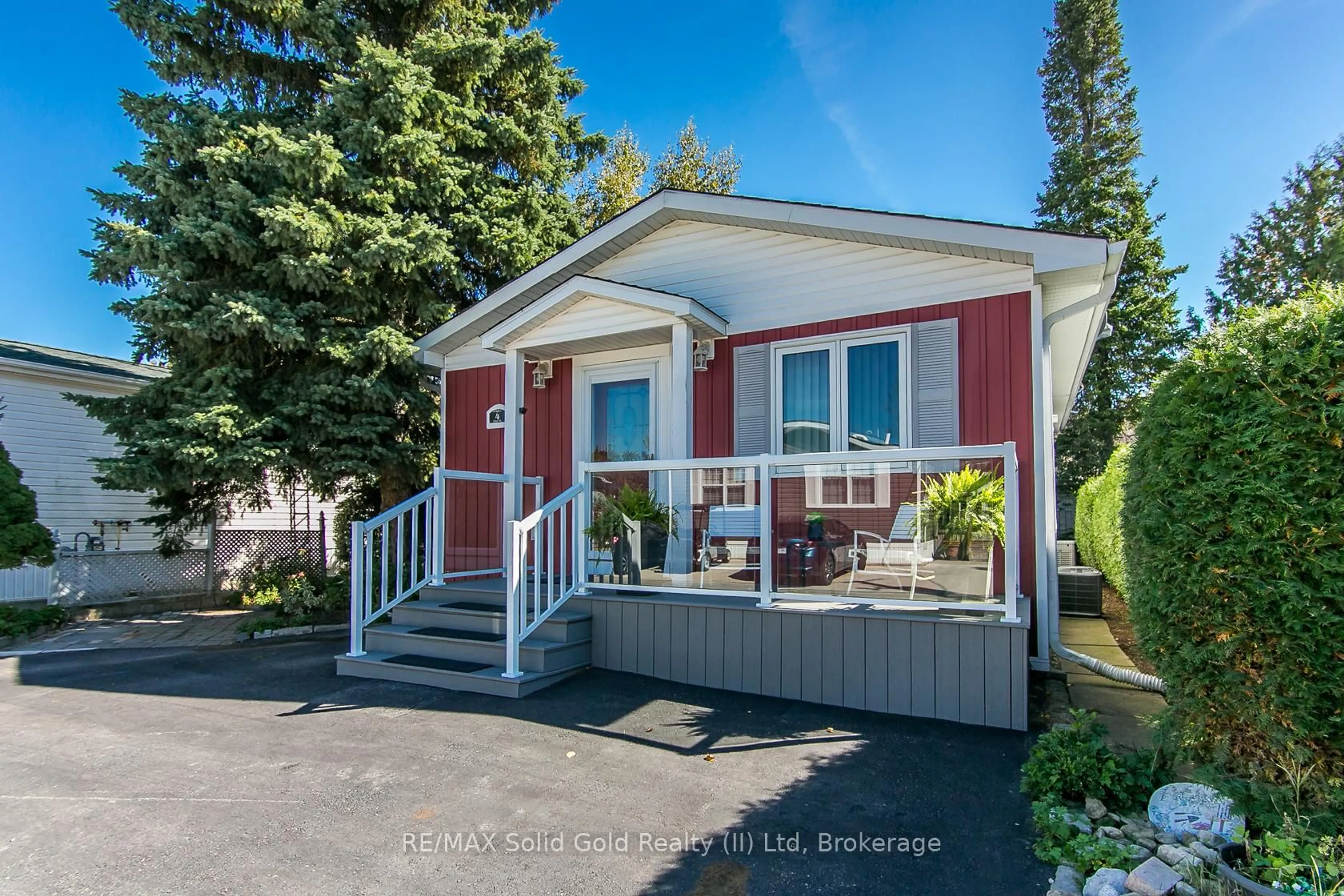 Home with vinyl exterior material, street for 4 Elm St, Puslinch Ontario N0B 2J0