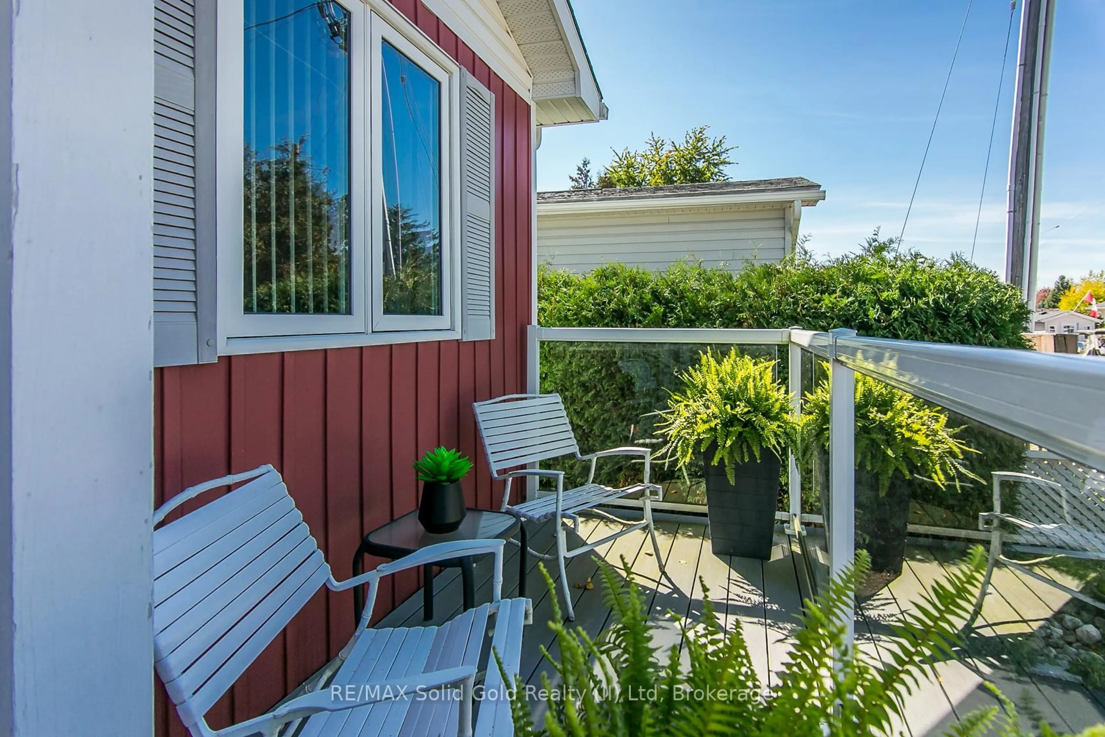 Patio, water/lake/river/ocean view for 4 Elm St, Puslinch Ontario N0B 2J0