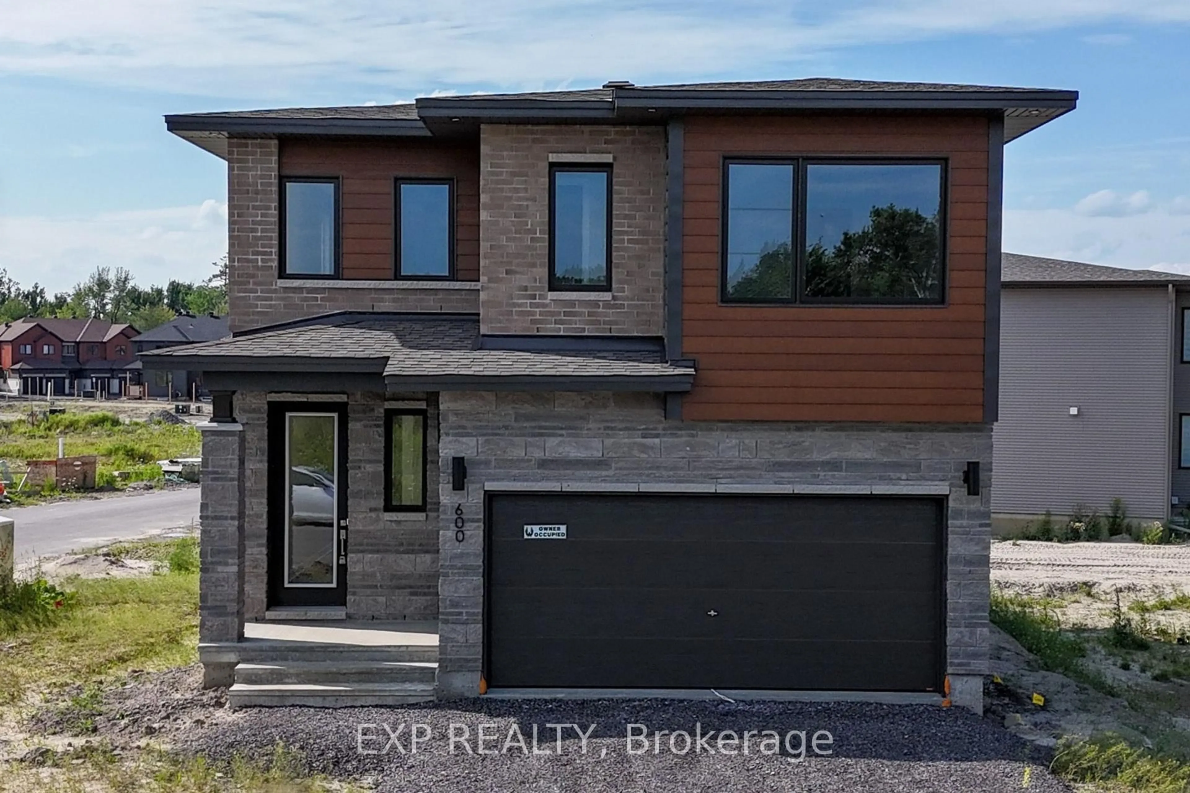 Home with brick exterior material, street for 600 Paakanaak Ave, Ottawa Ontario K1X 0J7