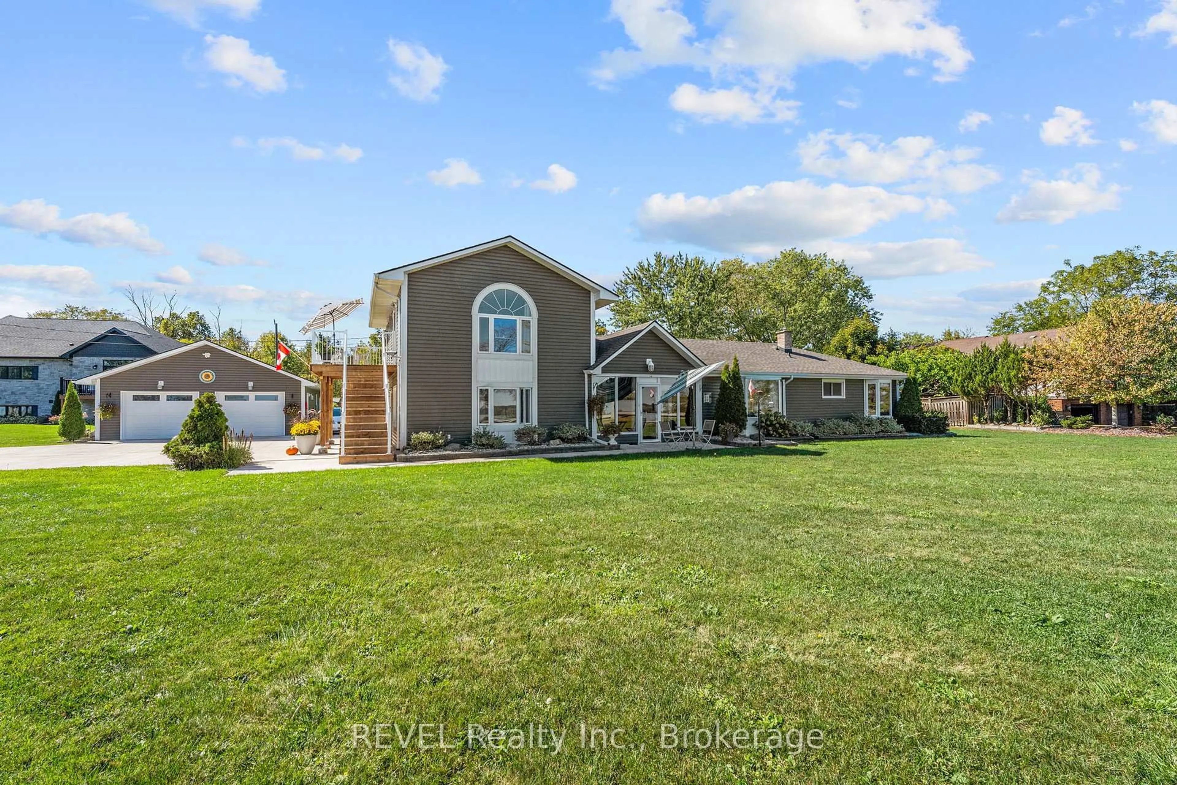 A pic from outside/outdoor area/front of a property/back of a property/a pic from drone, water/lake/river/ocean view for 4099 Niagara Pkwy, Fort Erie Ontario L0S 1S0