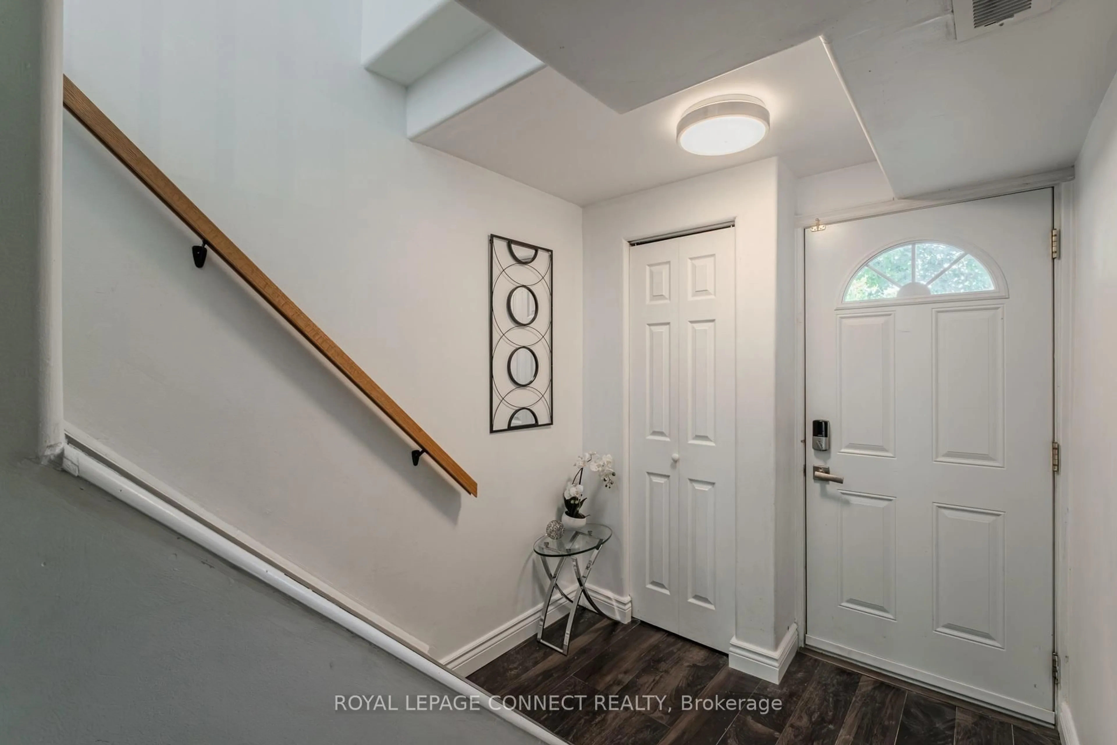 Indoor entryway for 291 Stanley St #291G, Brantford Ontario N3S 7K3