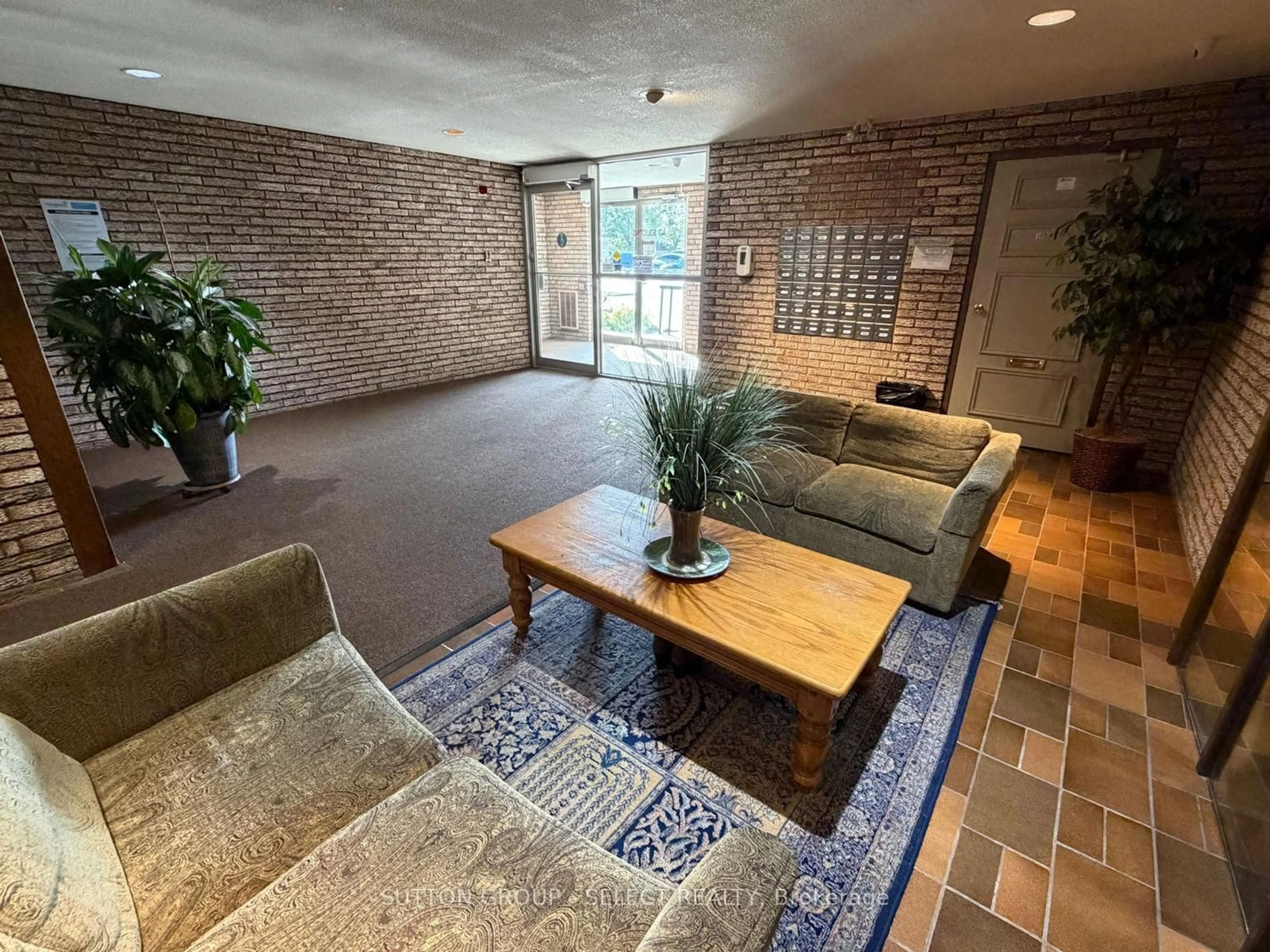Lobby for 1104 Jalna Blvd #104, London South Ontario N6E 2S6