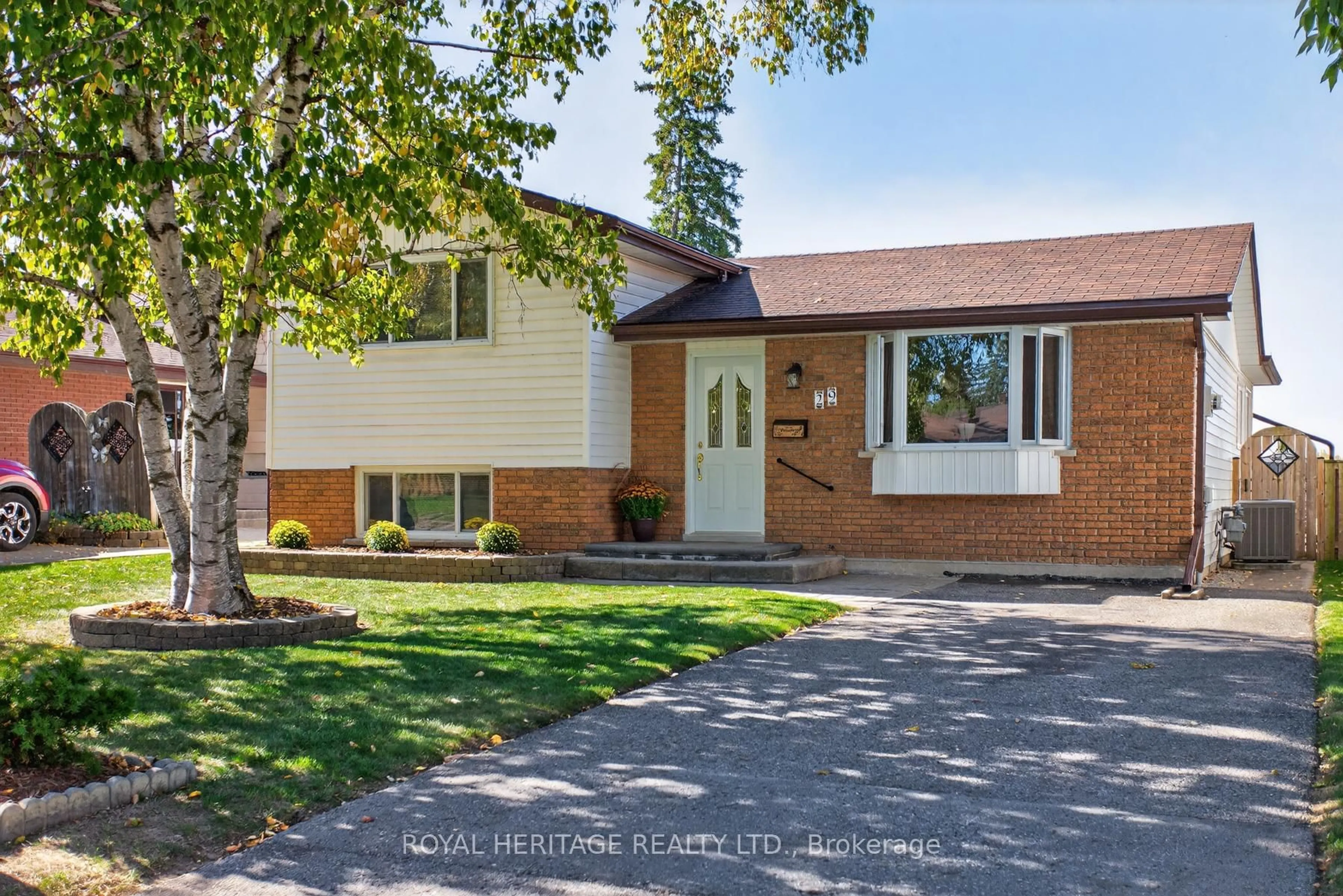 Home with brick exterior material, street for 29 Rideau Cres, Peterborough Ontario K9J 1G7
