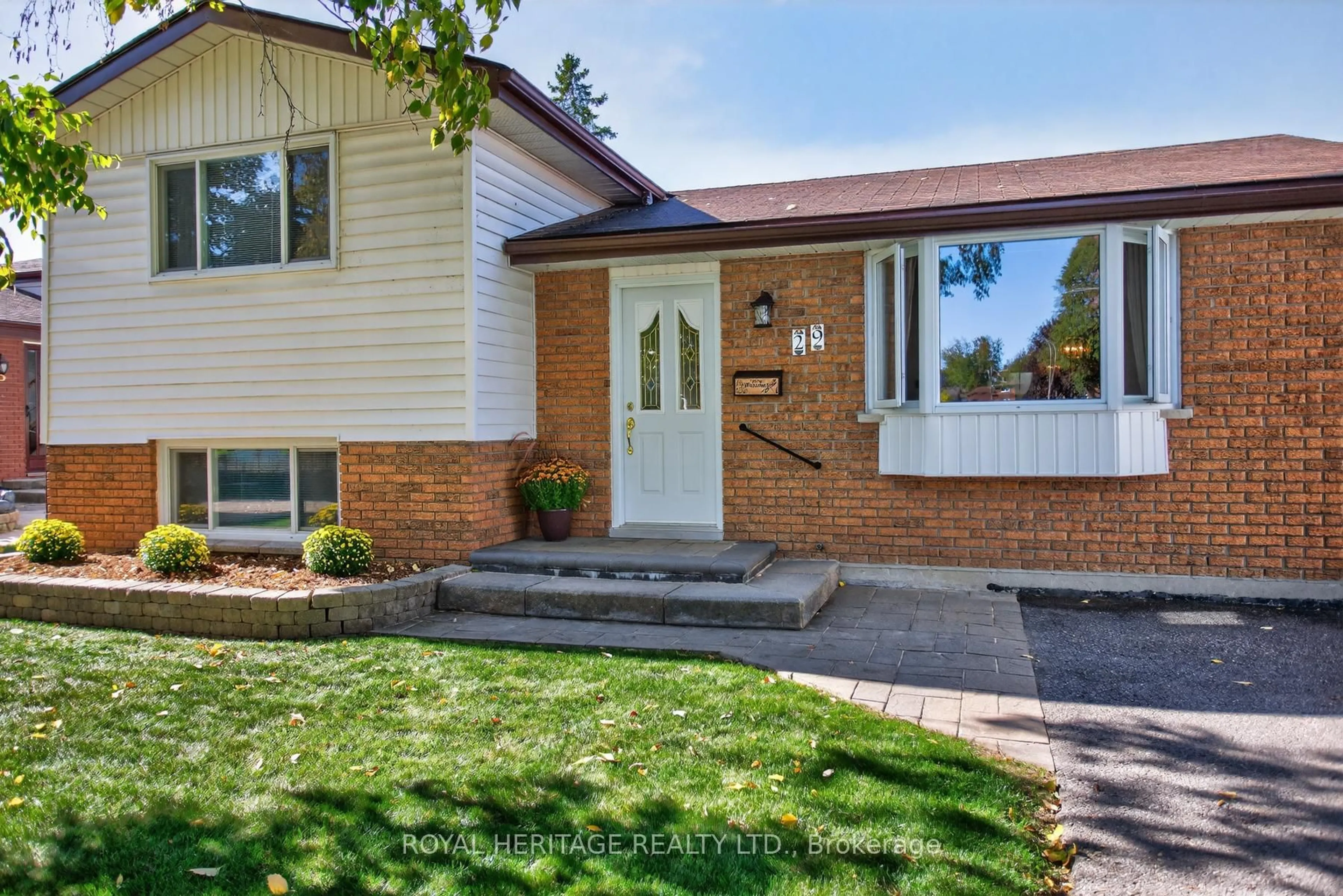 Home with brick exterior material, street for 29 Rideau Cres, Peterborough Ontario K9J 1G7