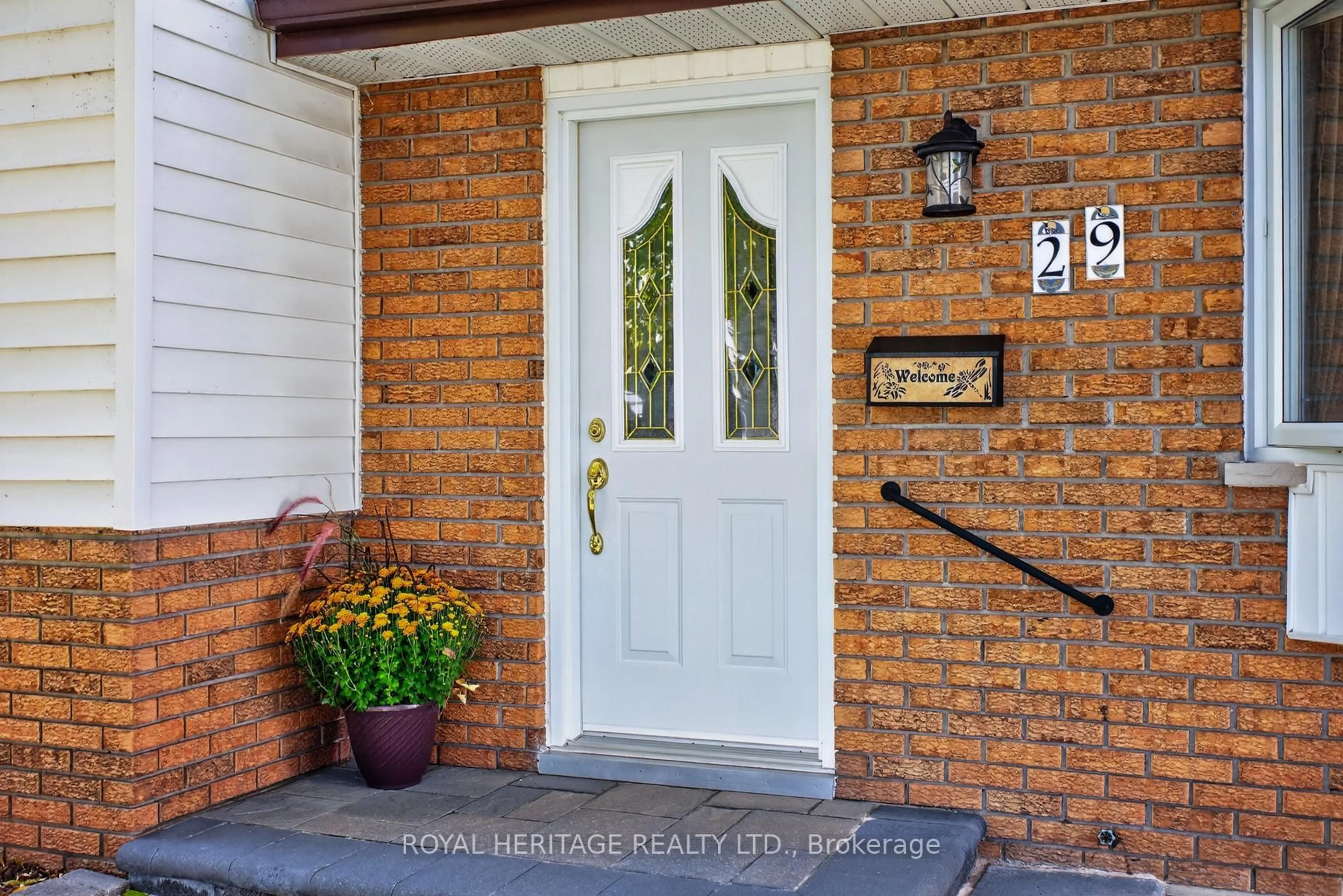 Indoor entryway for 29 Rideau Cres, Peterborough Ontario K9J 1G7