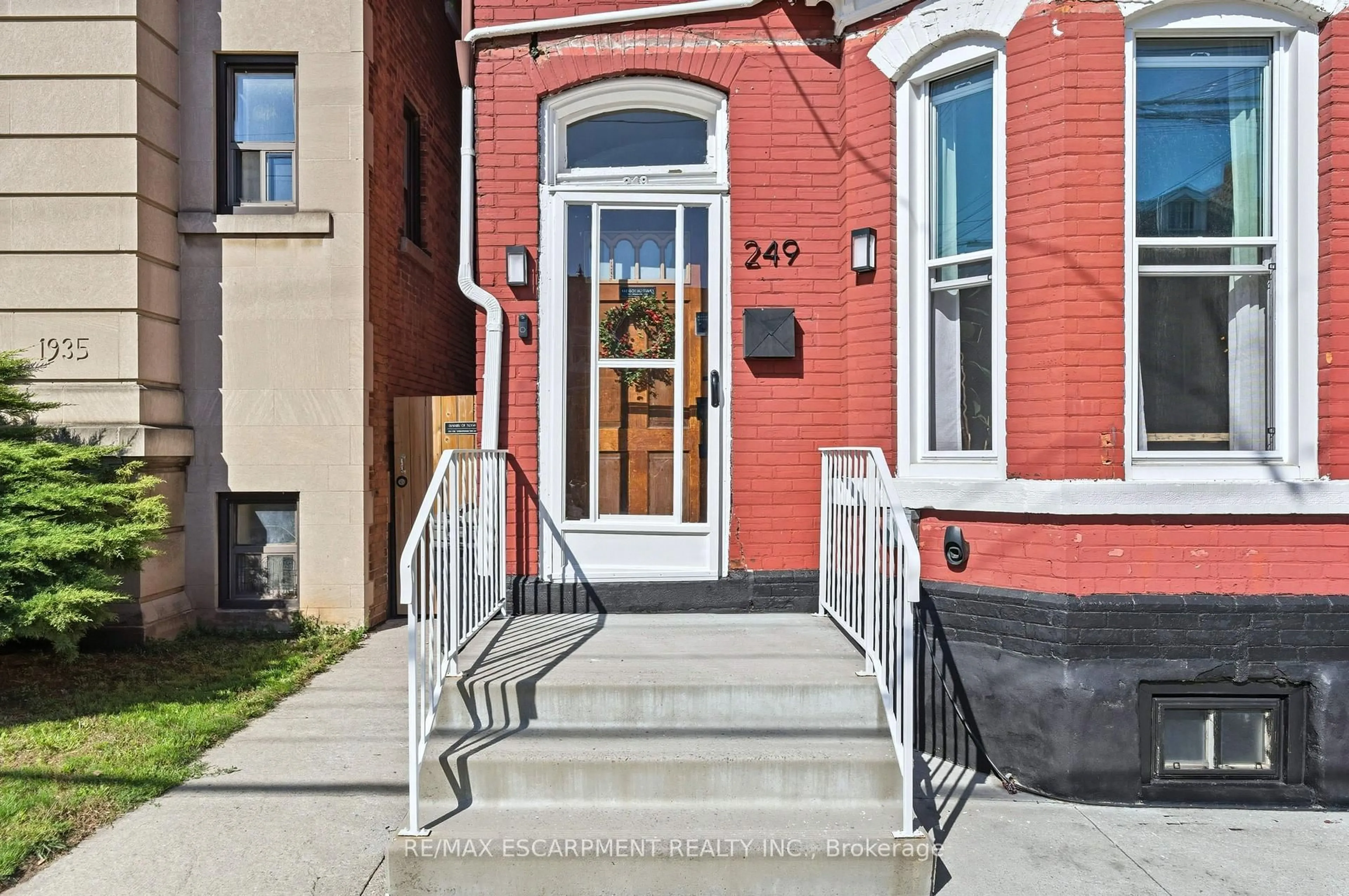 Unknown for 249 Bay St, Hamilton Ontario L8L 1M2