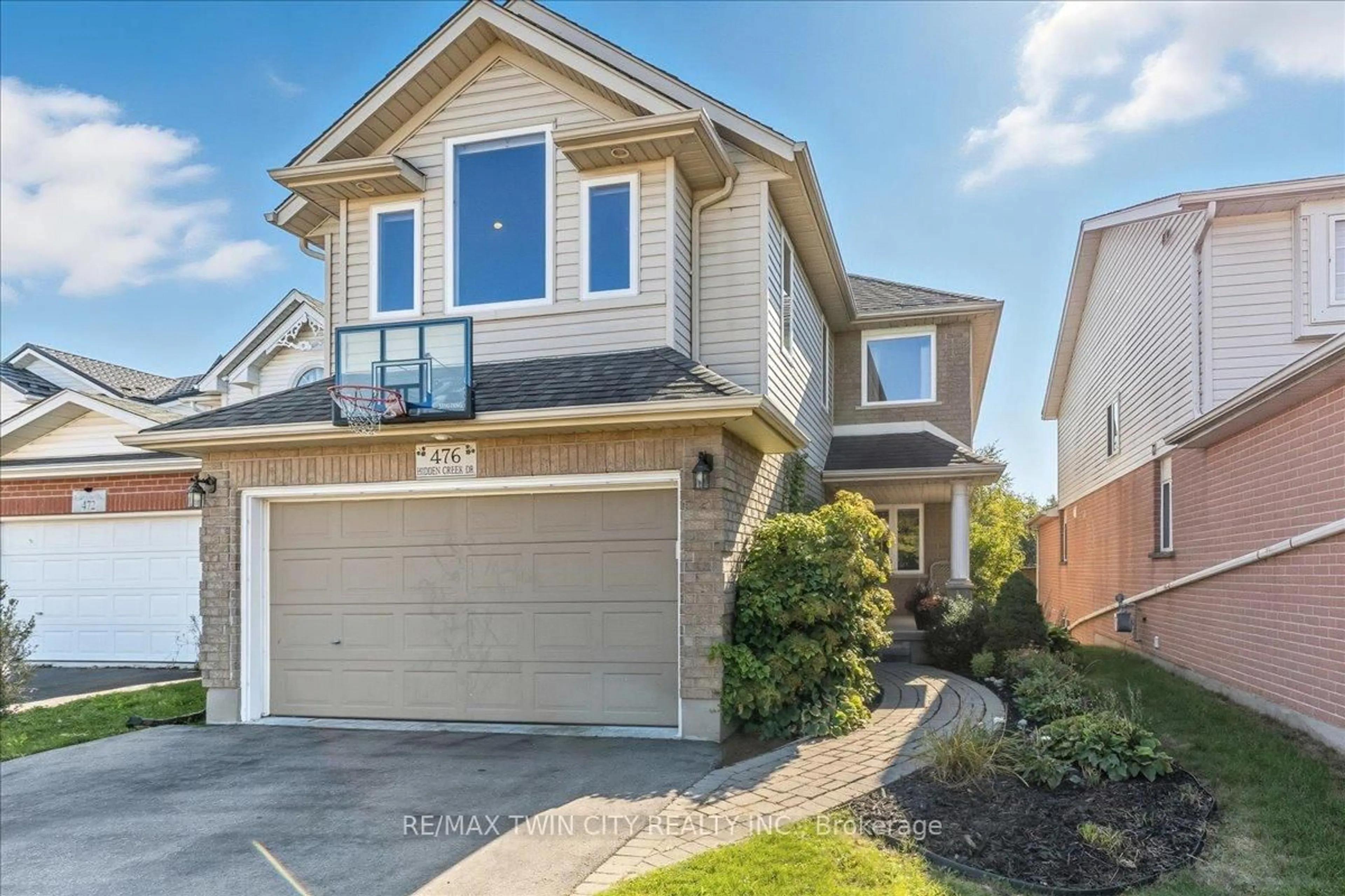 Home with vinyl exterior material, street for 476 Hidden Creek Dr, Kitchener Ontario N2N 3M1