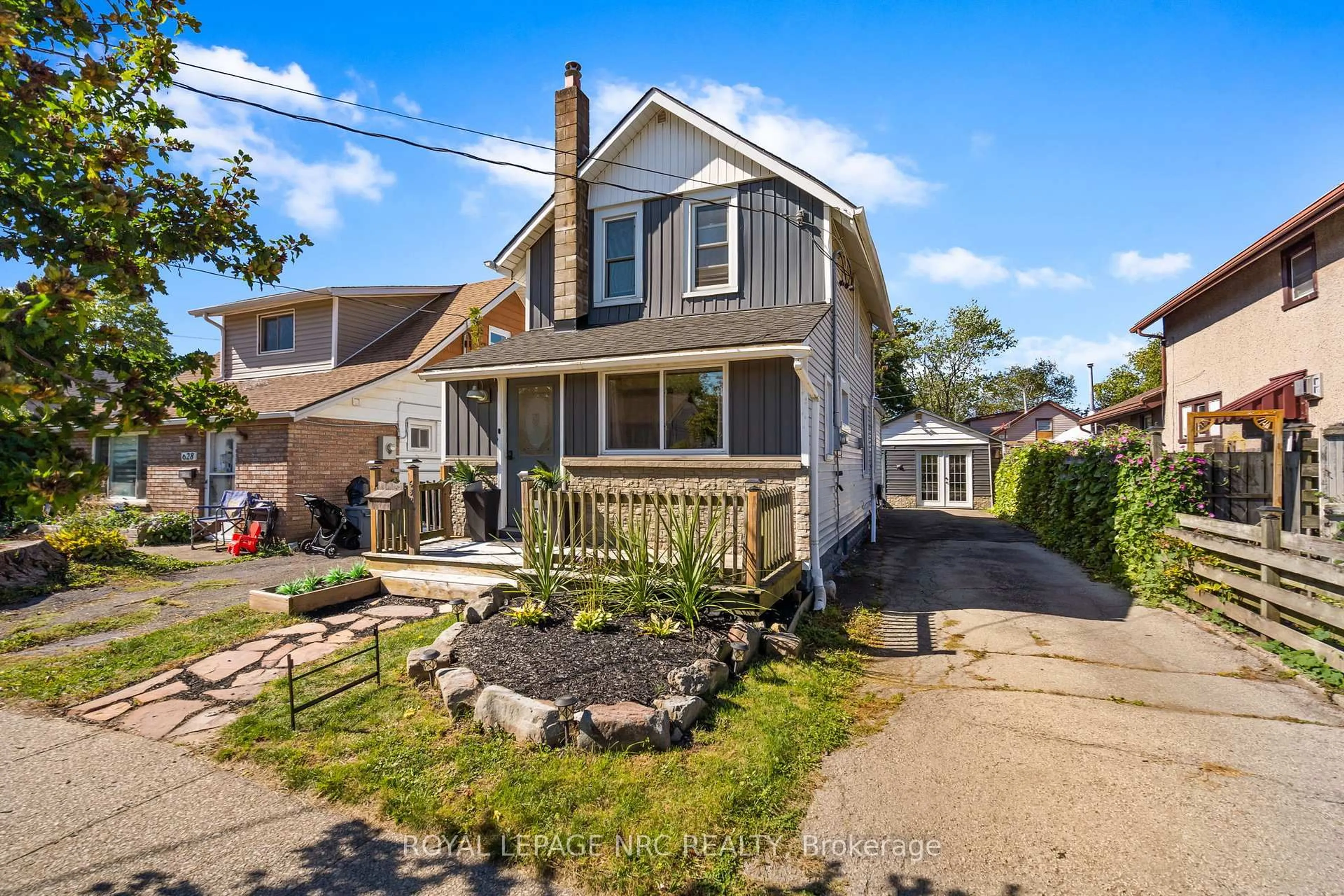 Home with vinyl exterior material, street for 632 Steele St, Port Colborne Ontario L3K 4Y7