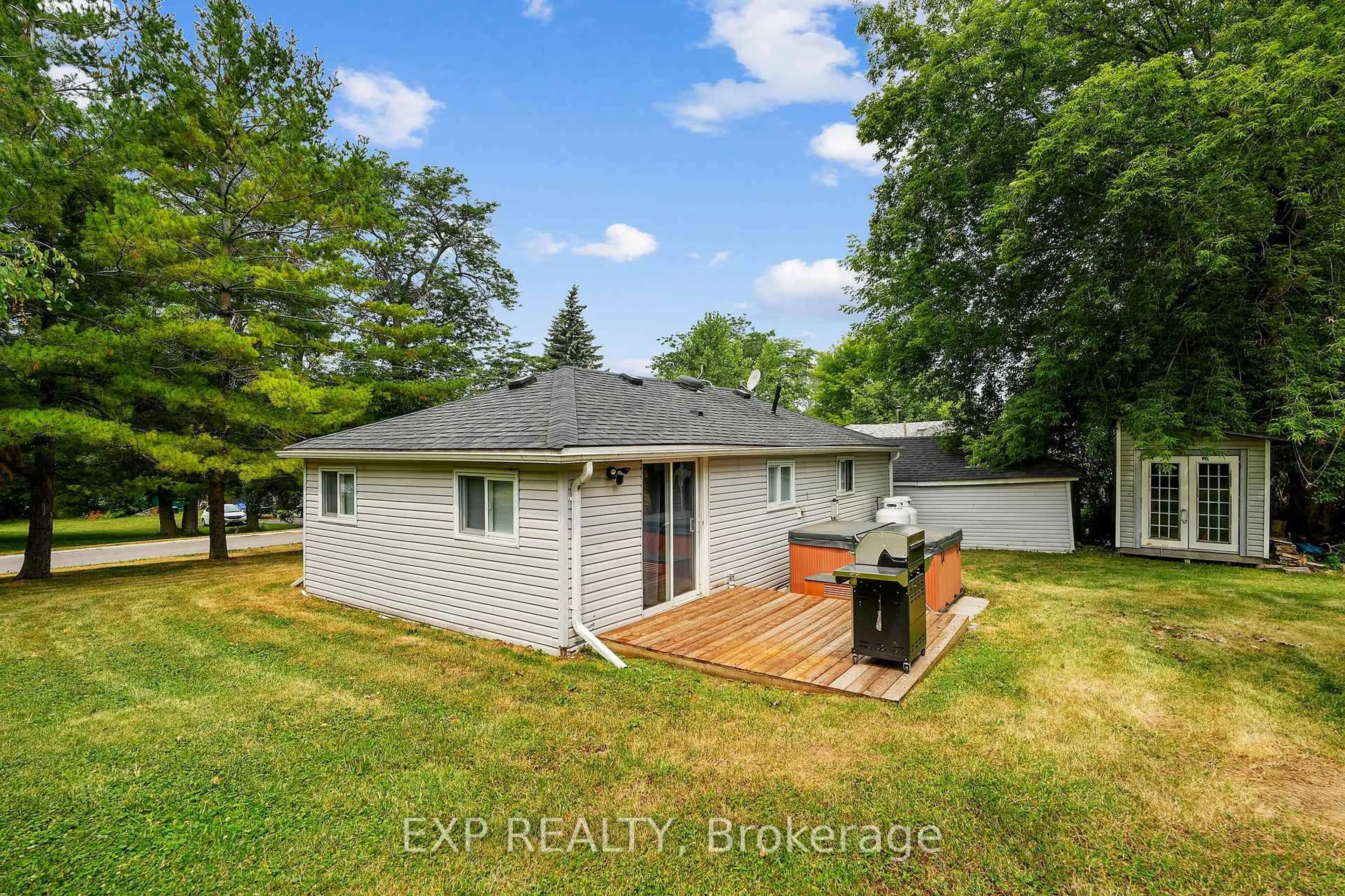 A pic from outside/outdoor area/front of a property/back of a property/a pic from drone, unknown for 5421 Lakeshore Dr, Hamilton Township Ontario K0K 2H0