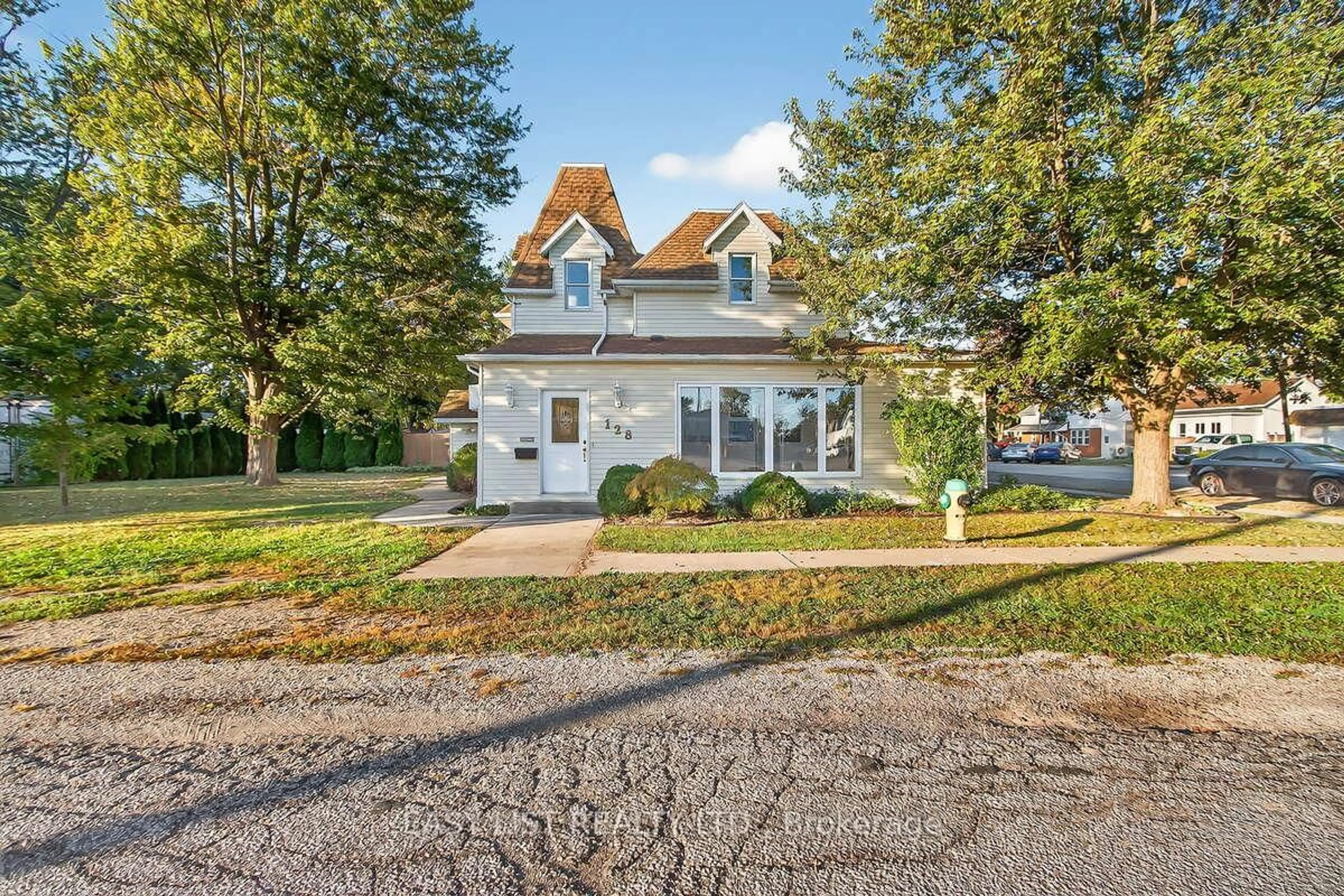 Unknown for 128 Albert St, Essex Ontario N8M 2E3