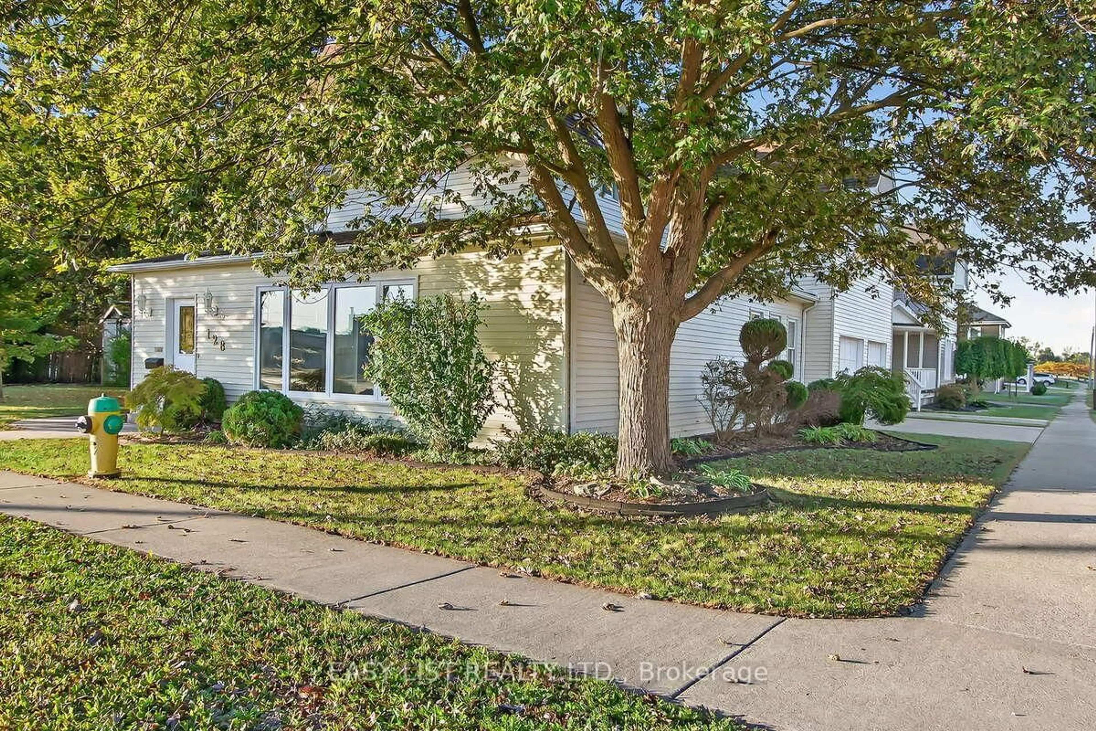 Unknown for 128 Albert St, Essex Ontario N8M 2E3