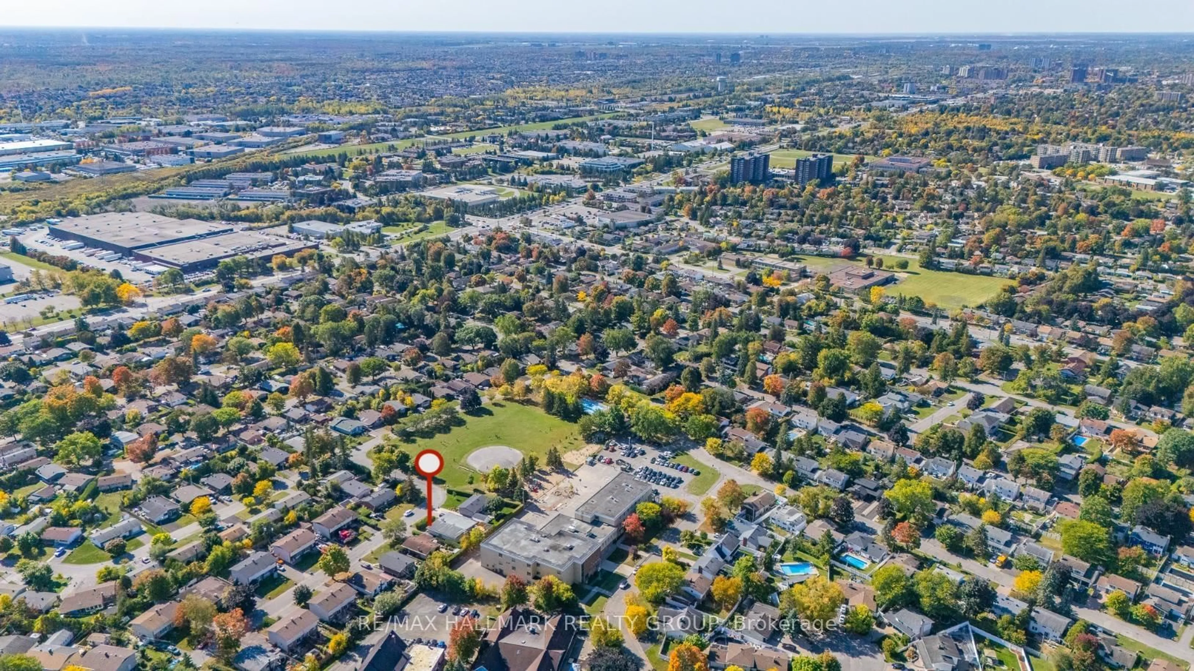 A pic from outside/outdoor area/front of a property/back of a property/a pic from drone, street for 2437 Tupper Ave, Ottawa Ontario K1G 1G6
