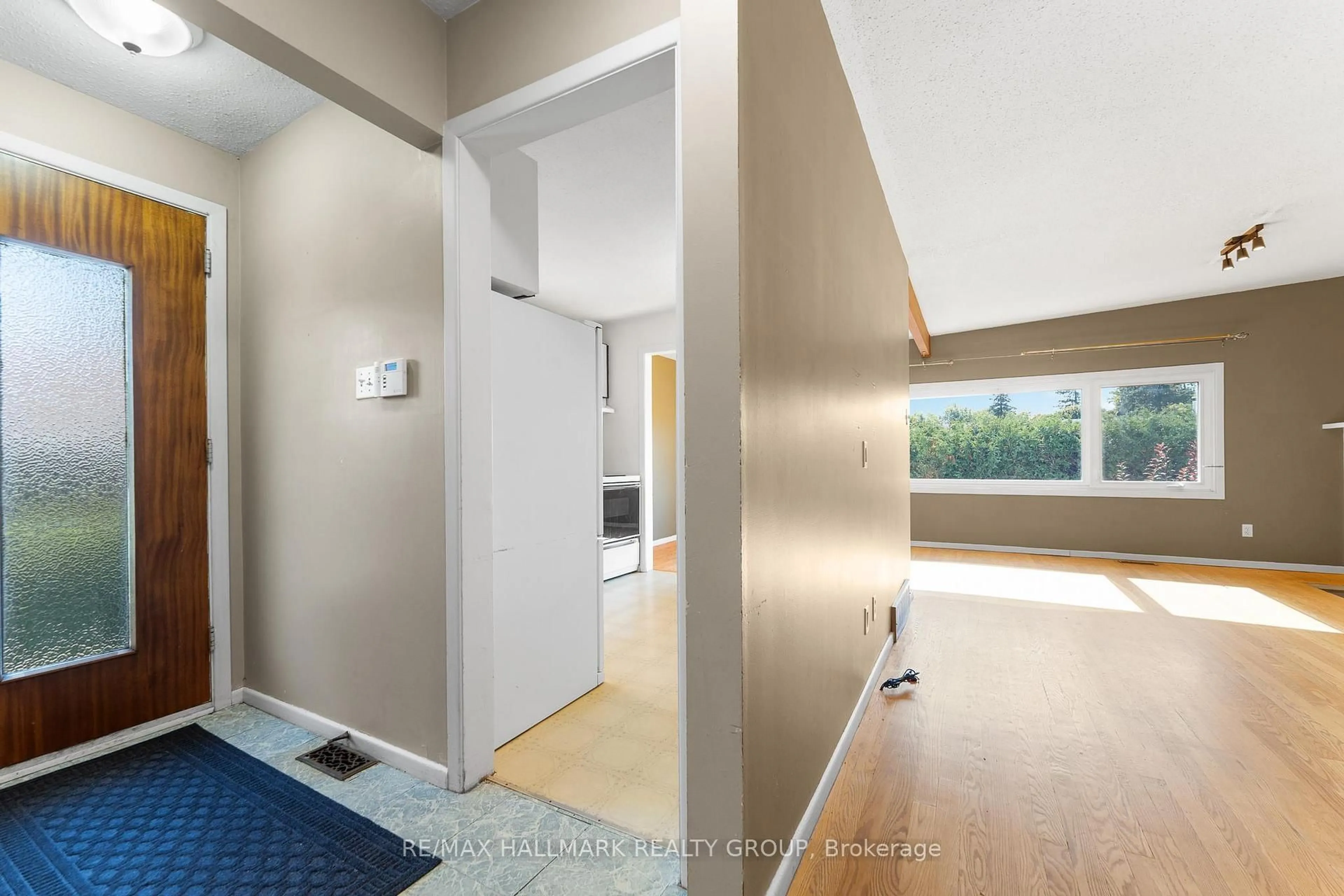 Unknown for 2437 Tupper Ave, Ottawa Ontario K1G 1G6