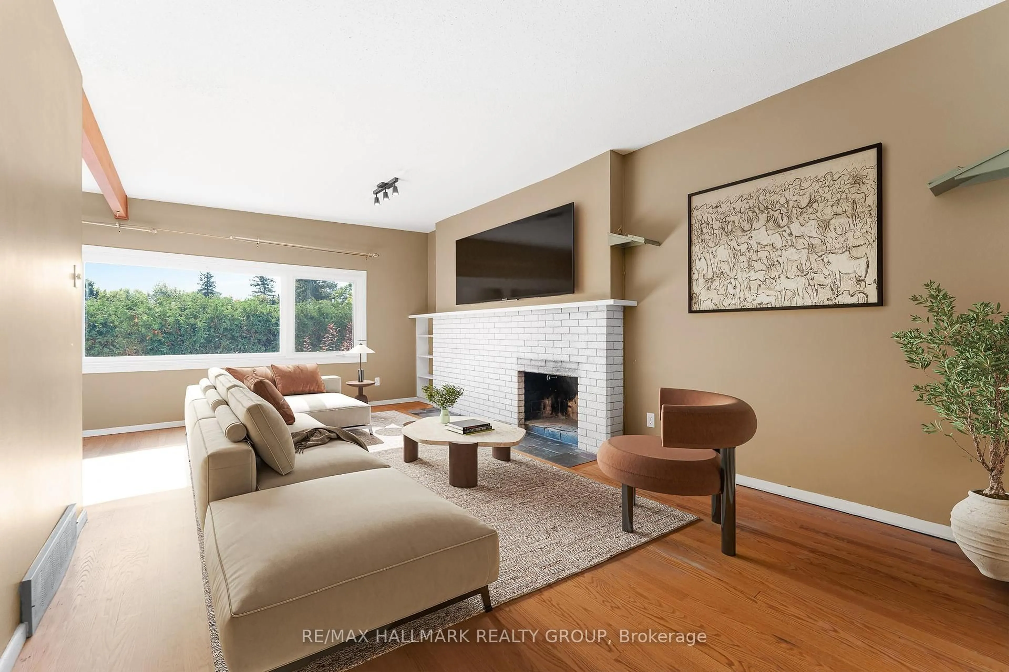 Living room with furniture, unknown for 2437 Tupper Ave, Ottawa Ontario K1G 1G6
