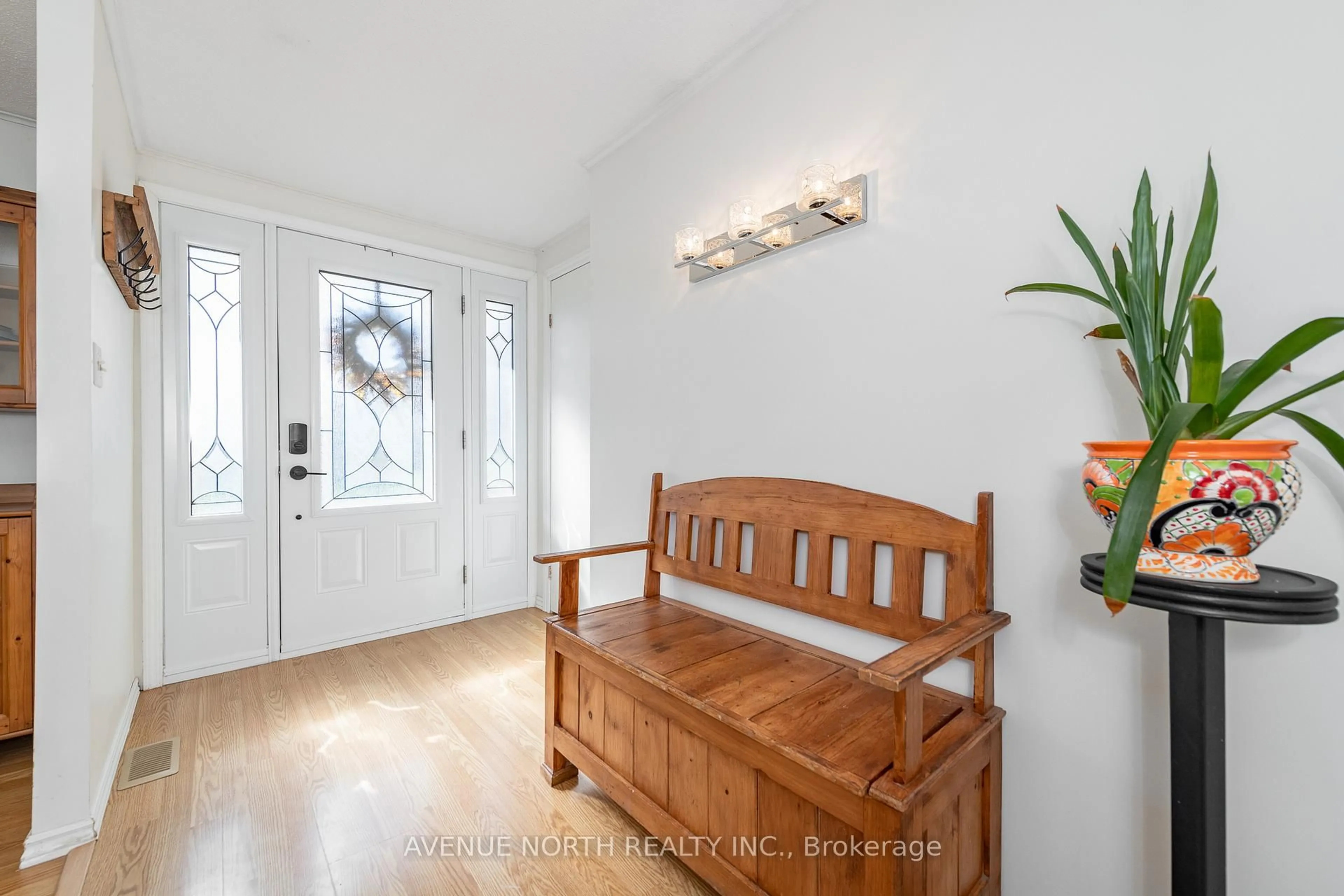 Indoor entryway for 515 LYDIA St, North Grenville Ontario K0G 1J0