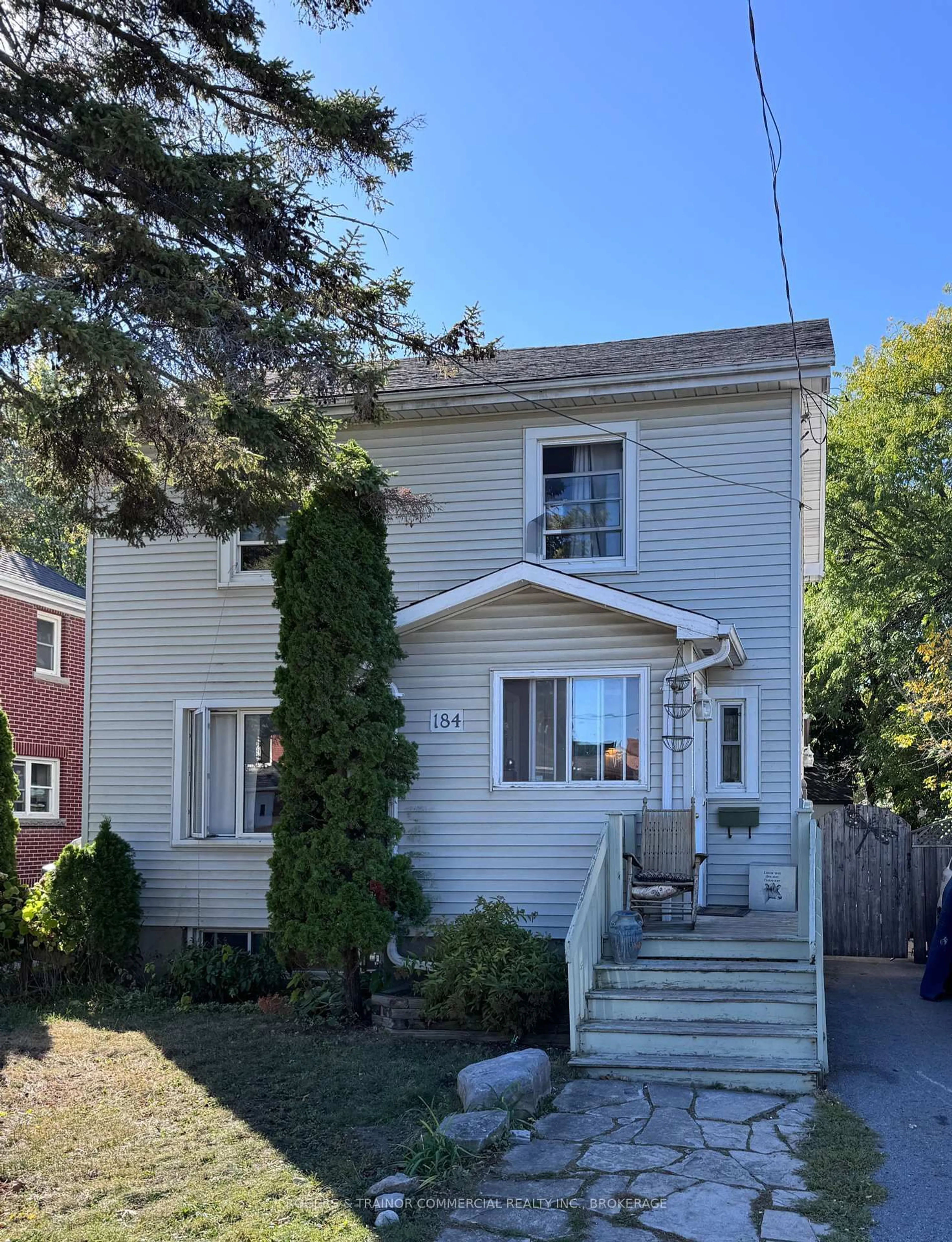 Home with vinyl exterior material, street for 184 Regent St, Kingston Ontario K7L 4K3