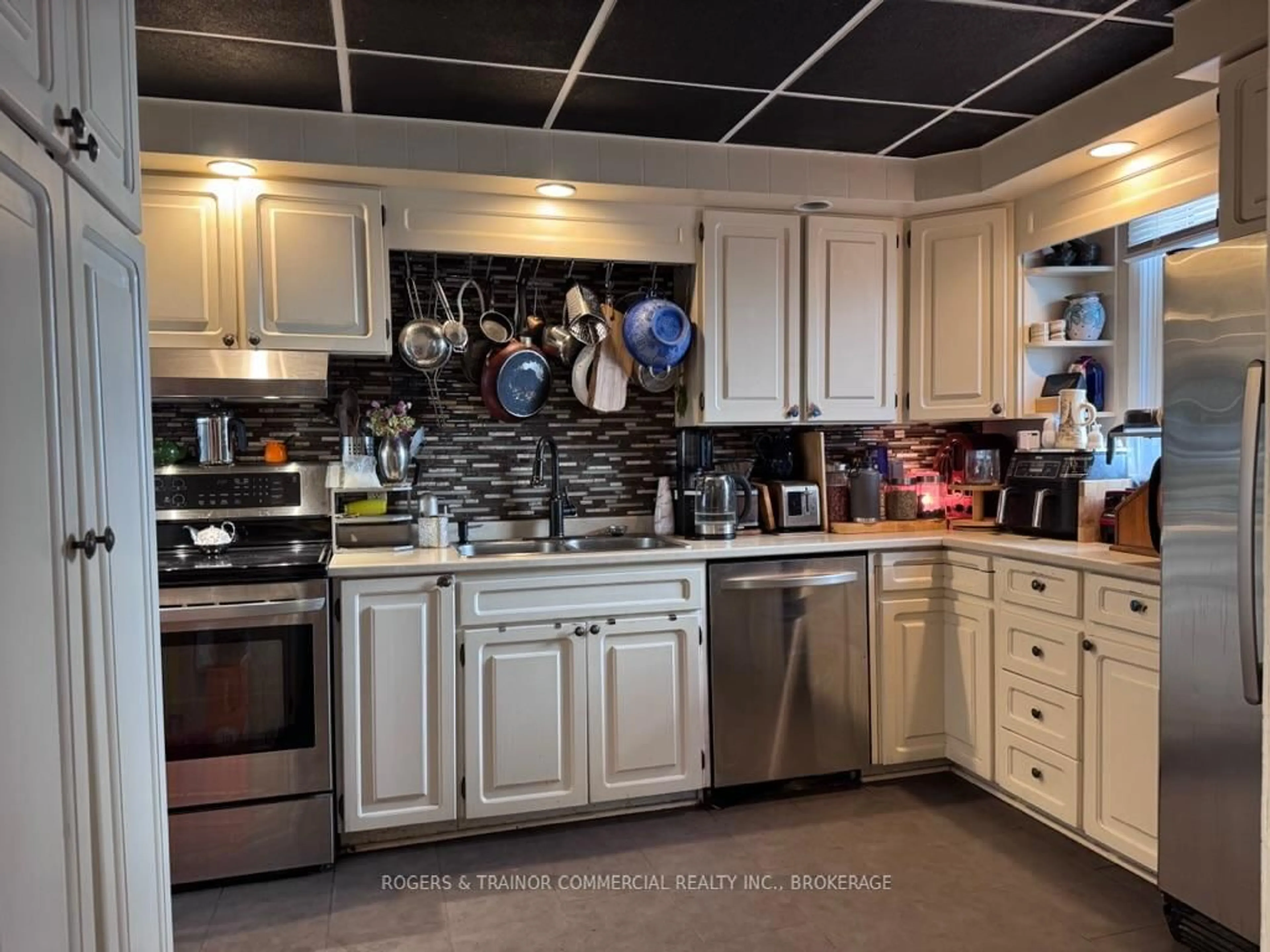 Open concept kitchen, ceramic/tile floor for 184 Regent St, Kingston Ontario K7L 4K3