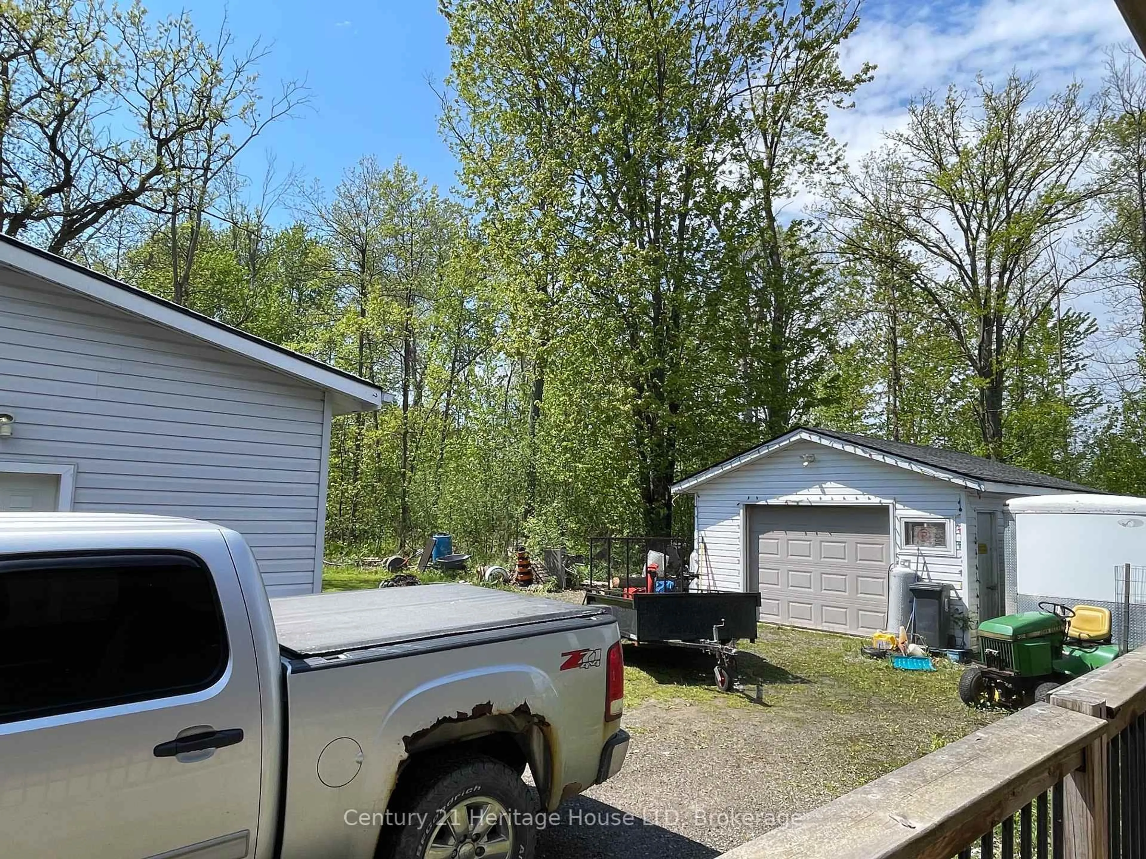 A pic from outside/outdoor area/front of a property/back of a property/a pic from drone, forest/trees view for 3250 GROVE Ave, Fort Erie Ontario L0S 1N0
