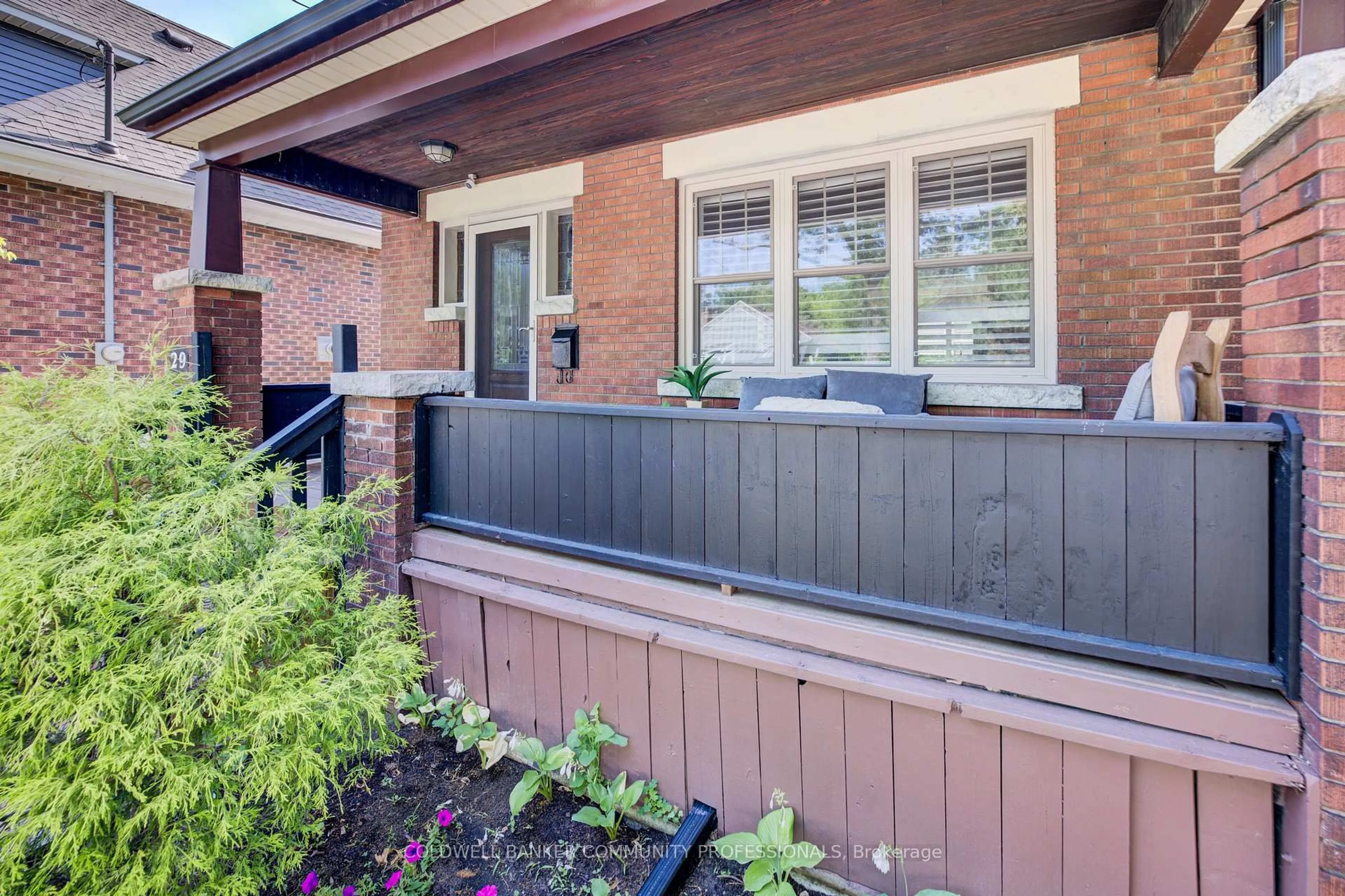 Home with brick exterior material, street for 29 Linwood Ave, Hamilton Ontario L8P 4P4