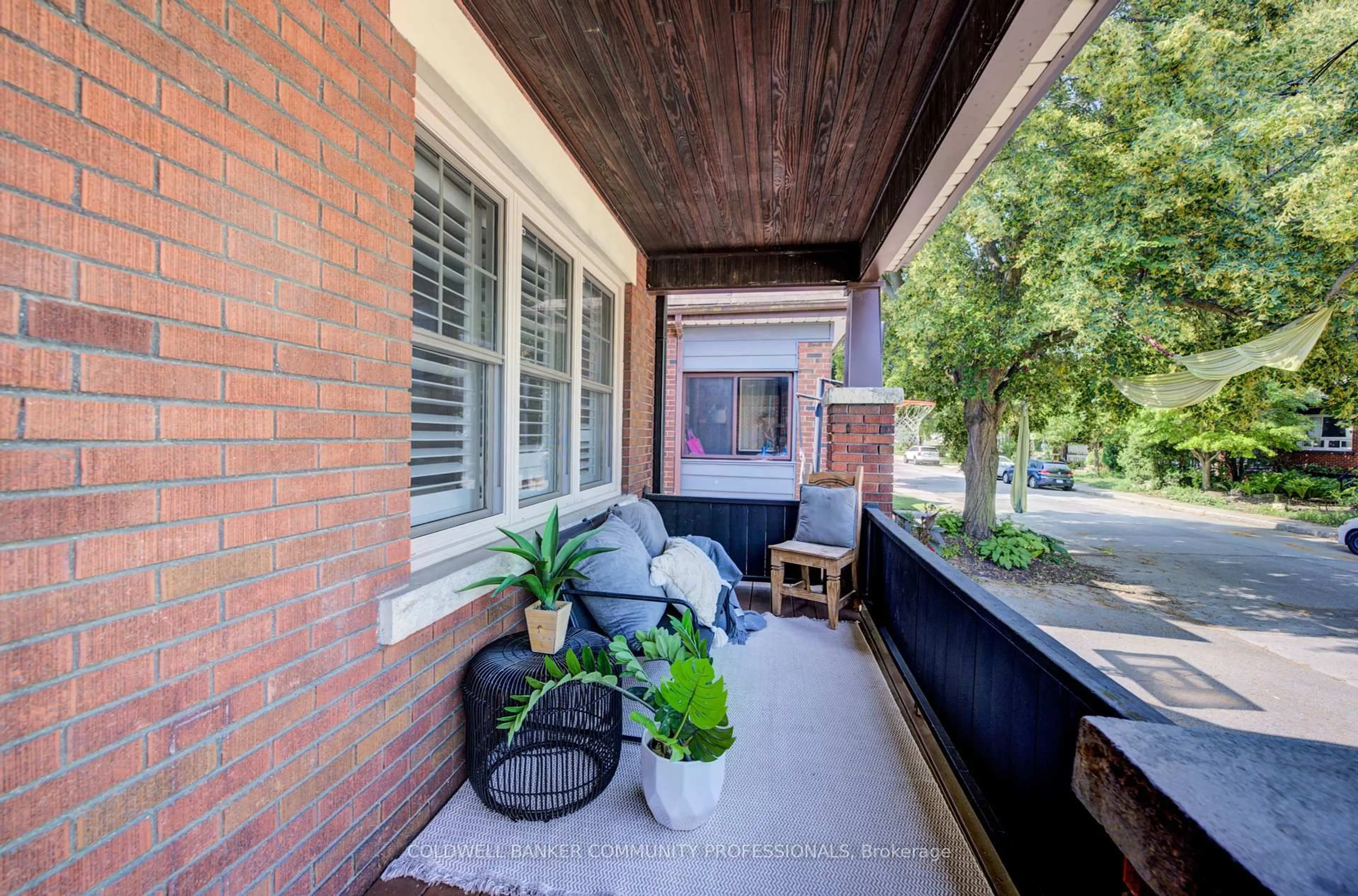 Patio, street for 29 Linwood Ave, Hamilton Ontario L8P 4P4