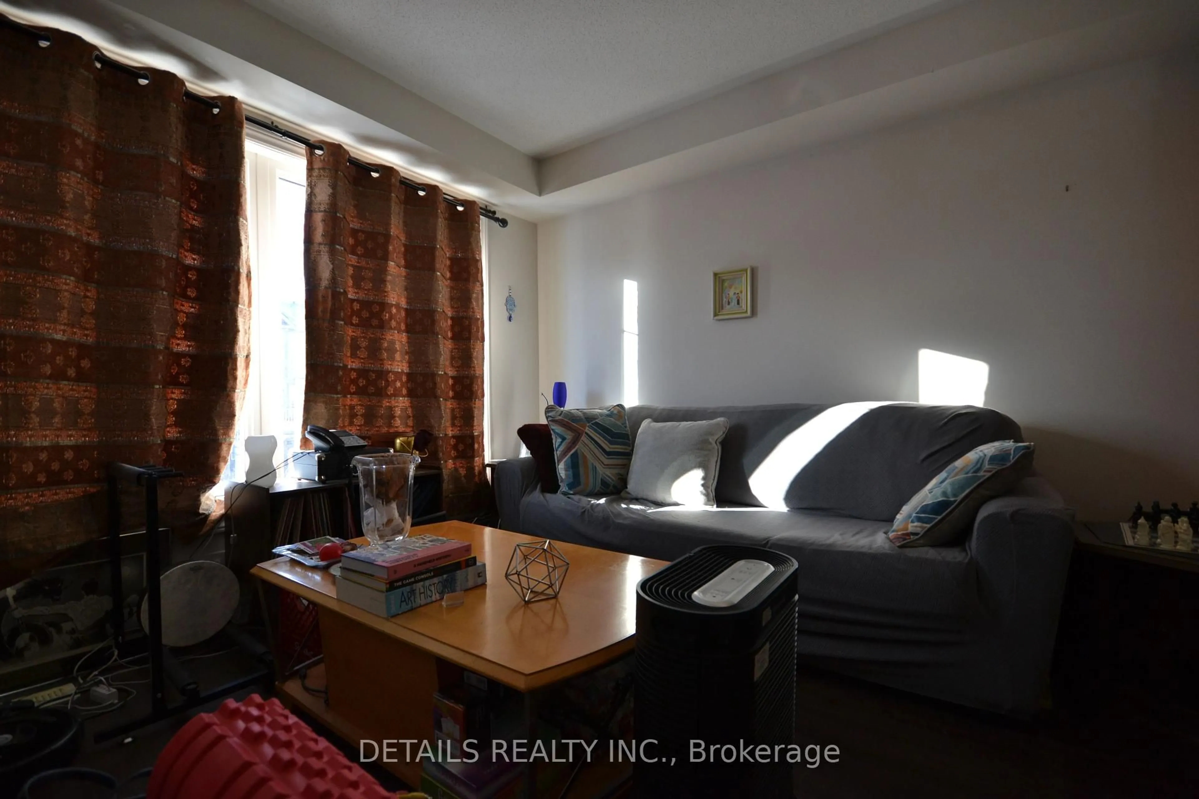 Living room with furniture, unknown for 530 Snow Goose St, Ottawa Ontario K2J 6C8