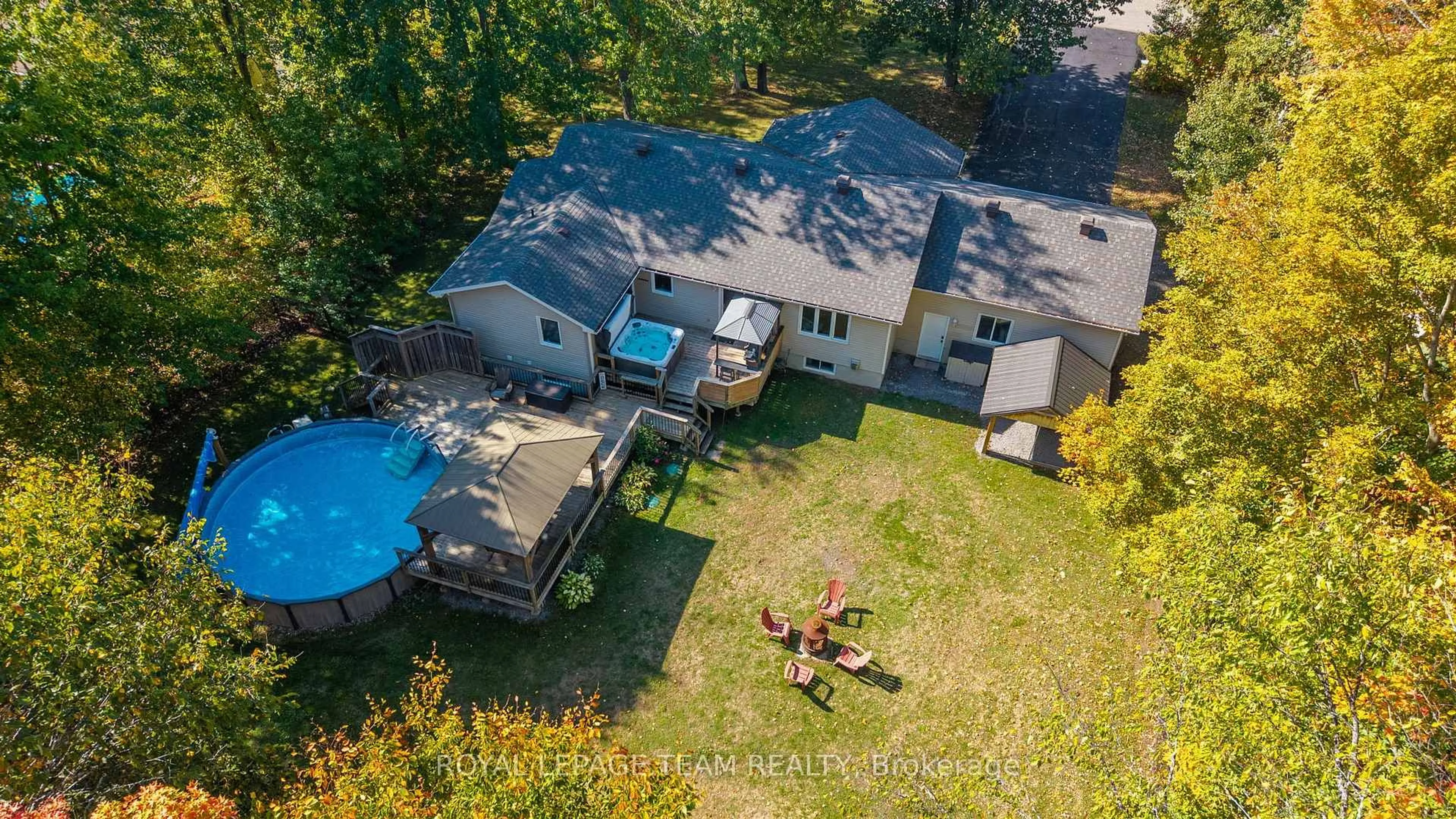 A pic from outside/outdoor area/front of a property/back of a property/a pic from drone, unknown for 3309 Wild Cherry Dr, Osgoode Ontario K0A 2W0
