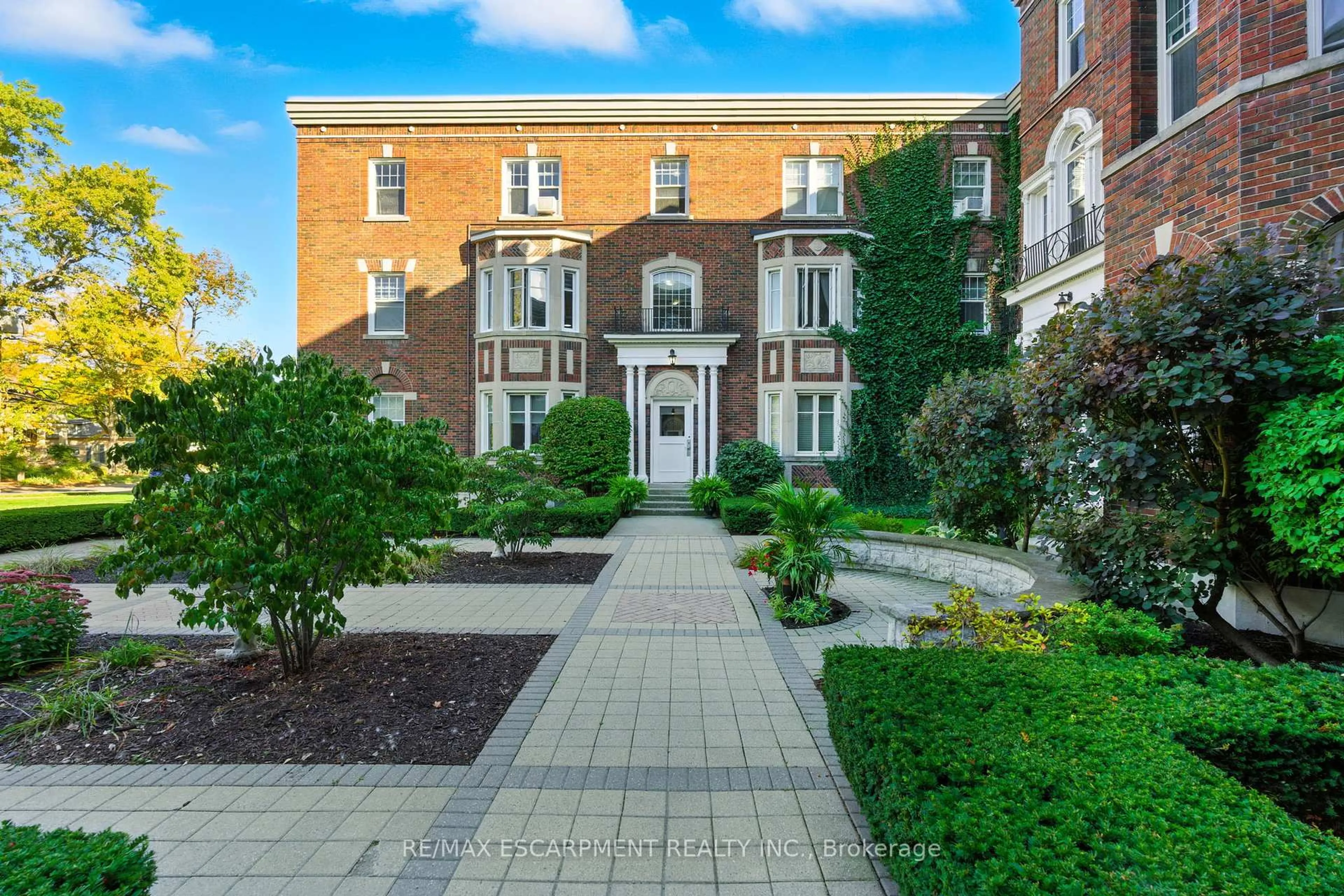Patio, building for 54 Dufferin Ave #3, Brantford Ontario N3T 4P5