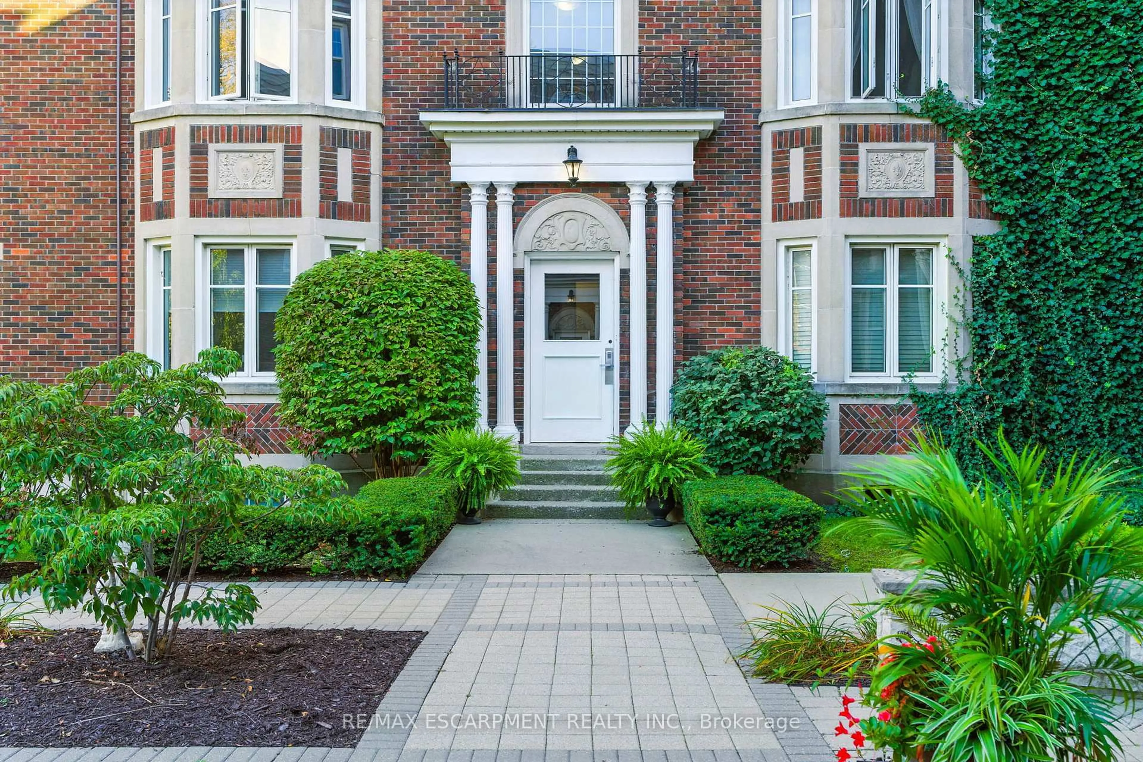 Home with brick exterior material, street for 54 Dufferin Ave #3, Brantford Ontario N3T 4P5